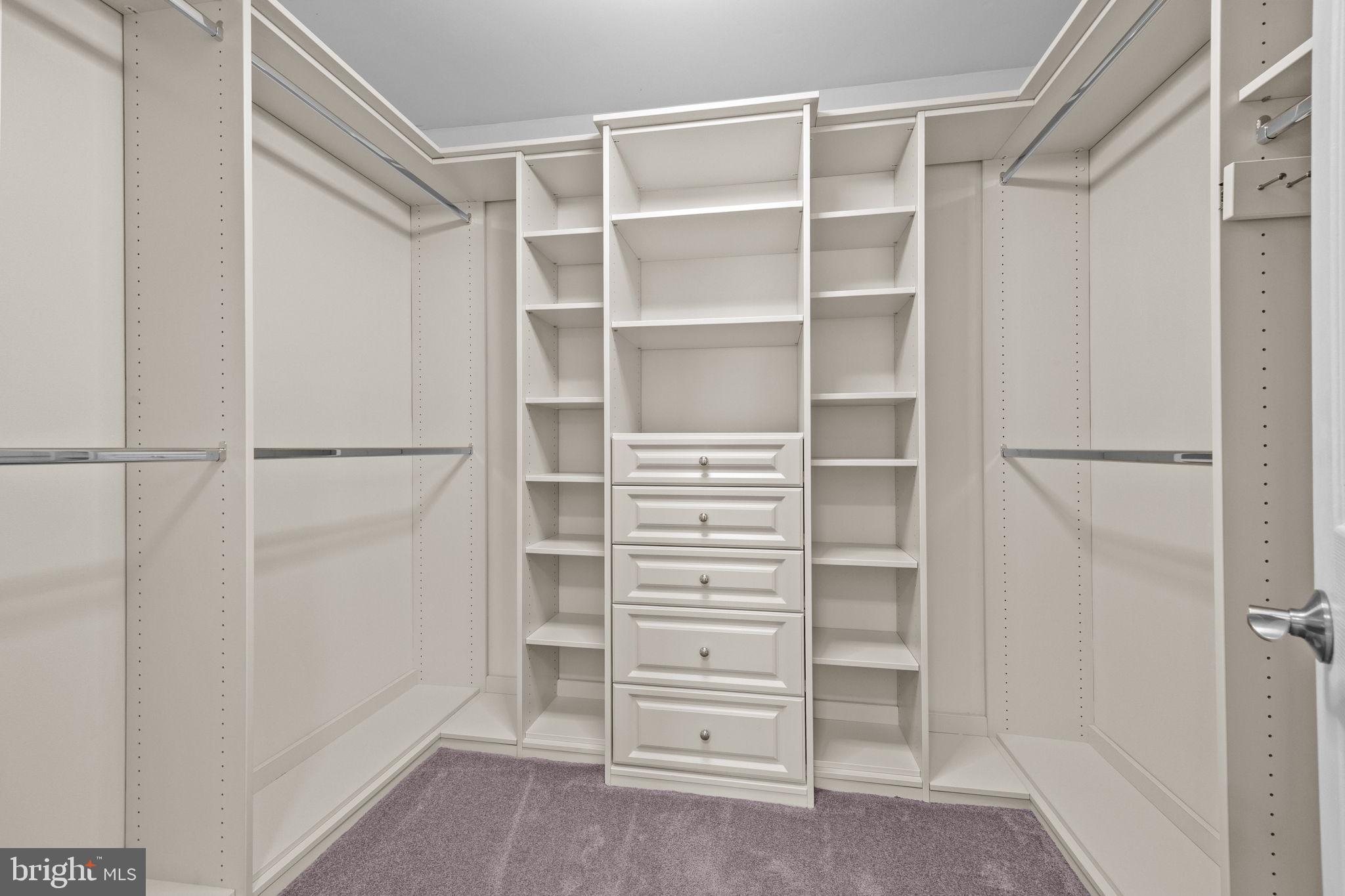 LONGSHORE ESTS - Residential