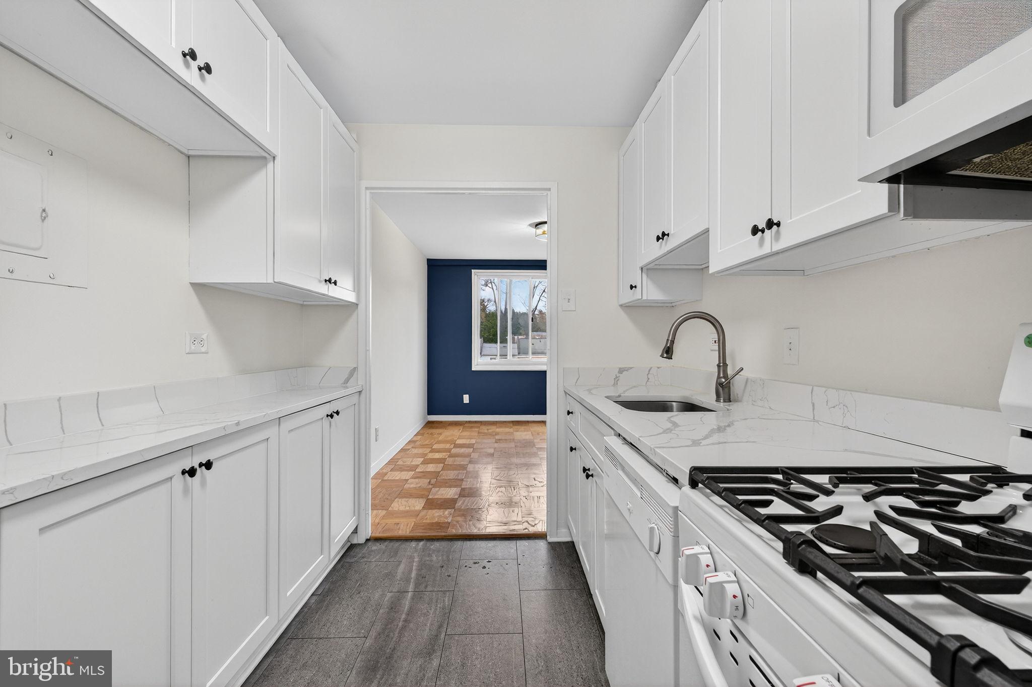 WOODSIDE KNOLLS - Residential Lease