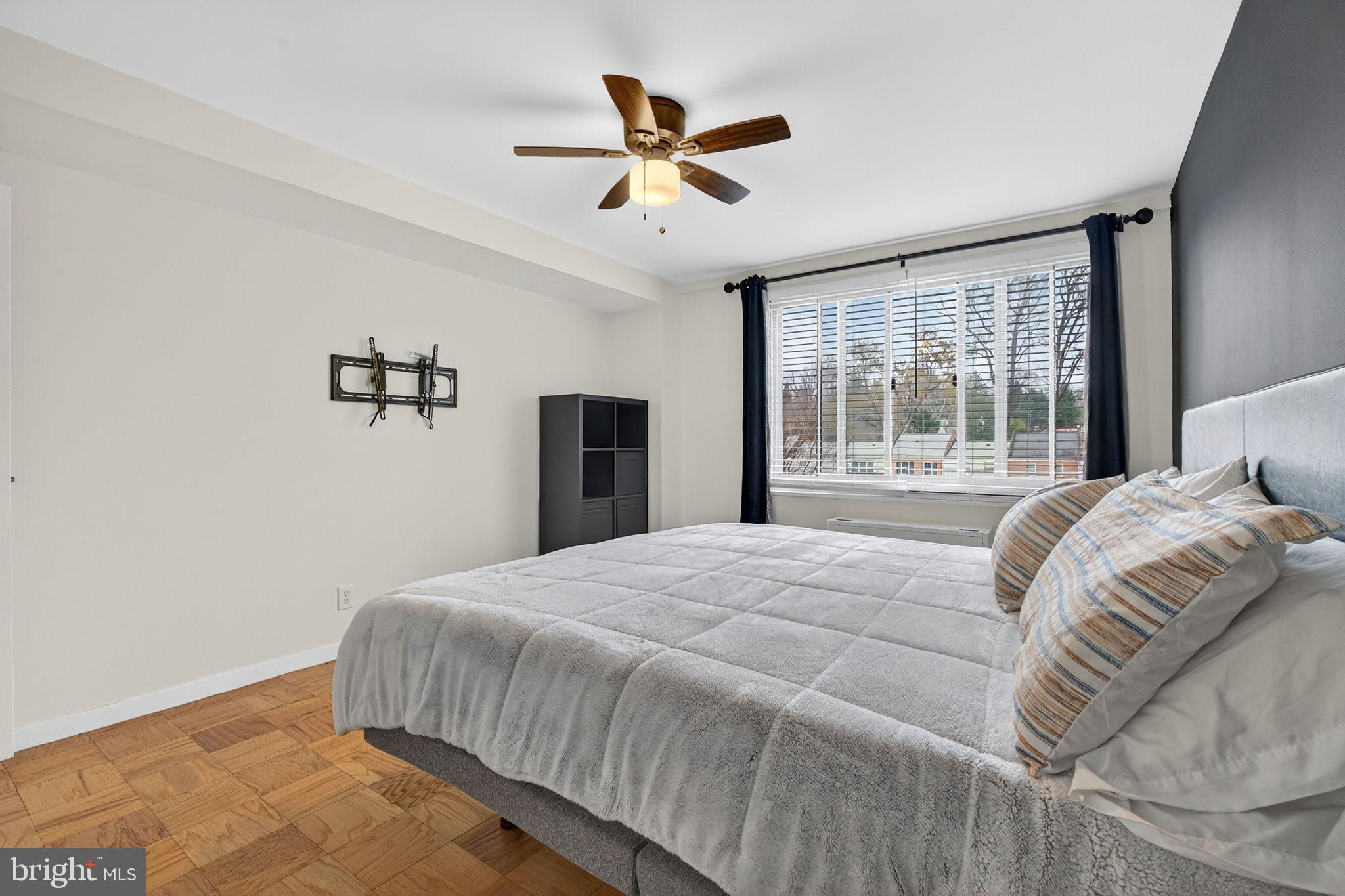 WOODSIDE KNOLLS - Residential Lease