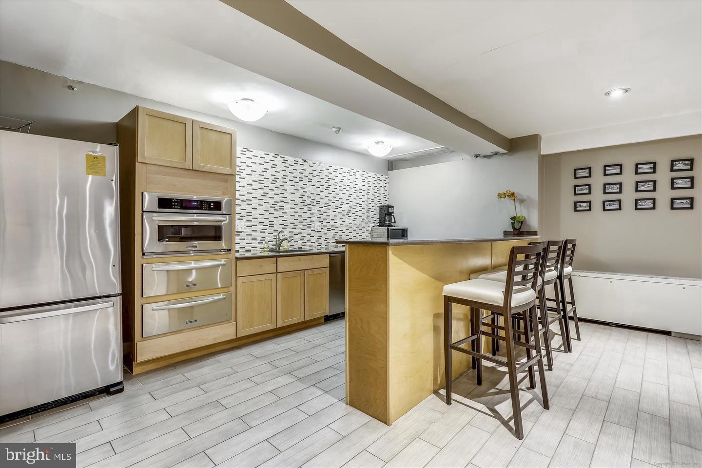 WOODSIDE KNOLLS - Residential Lease