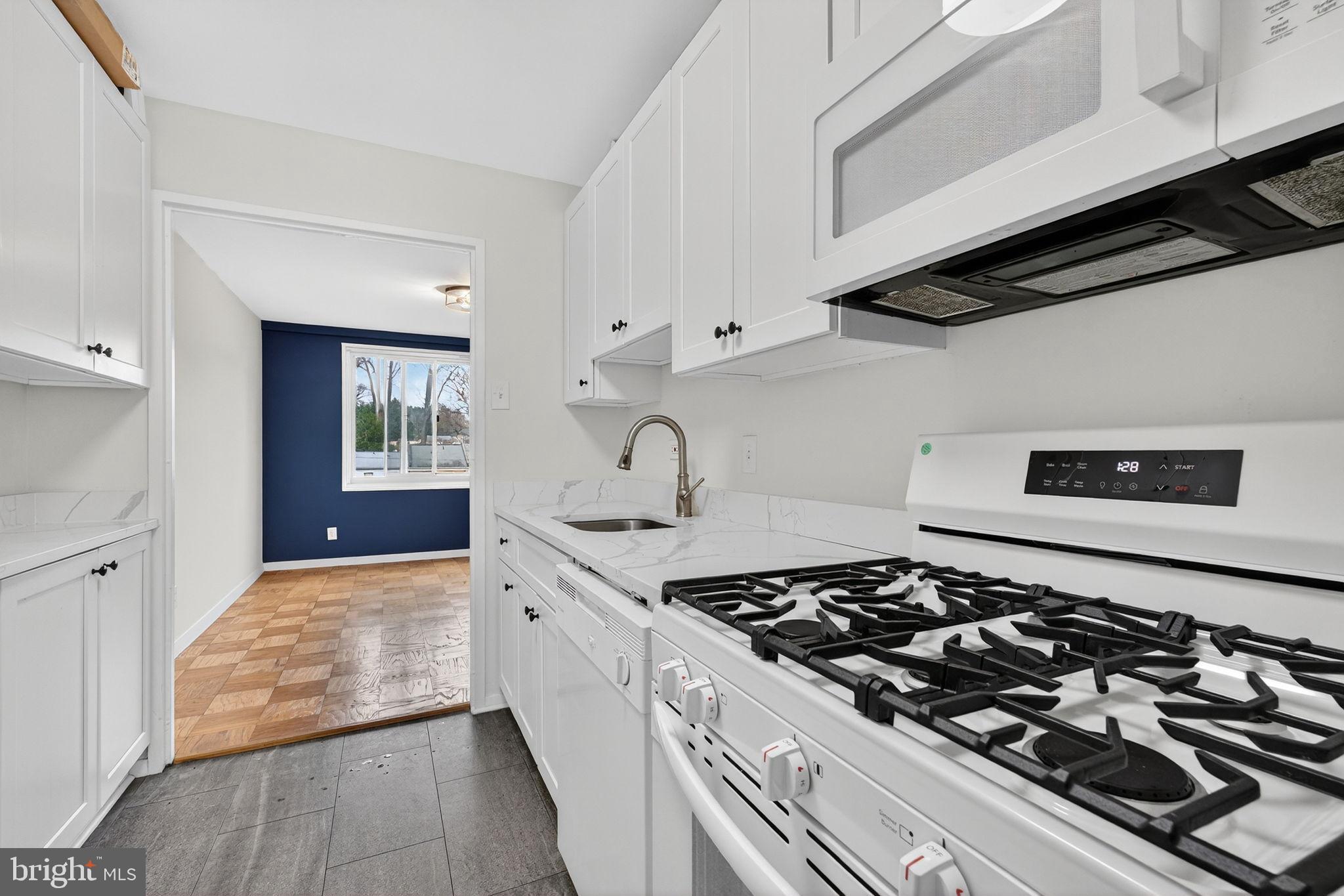 WOODSIDE KNOLLS - Residential Lease