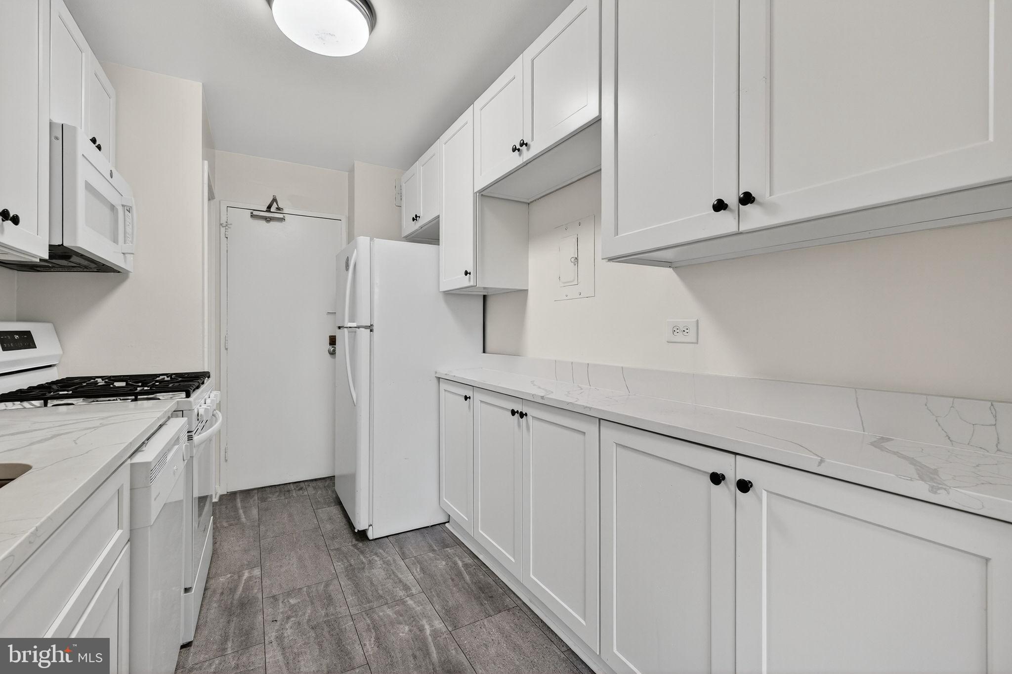 WOODSIDE KNOLLS - Residential Lease