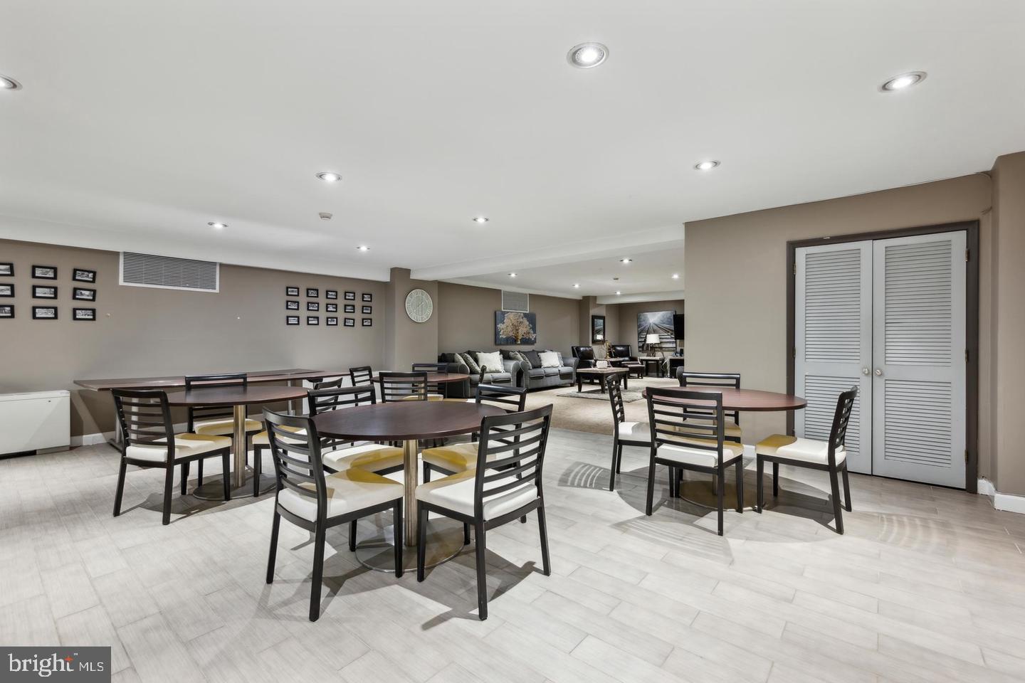 WOODSIDE KNOLLS - Residential Lease