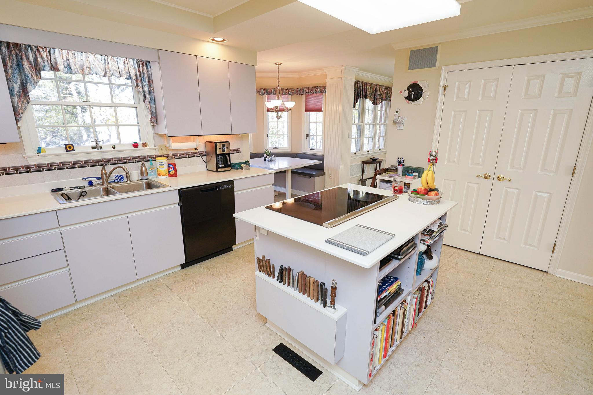 HOLLY SHORES - Residential