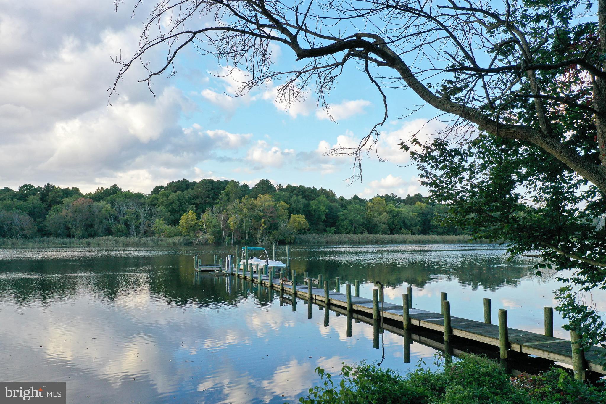 HOLLY SHORES - Residential
