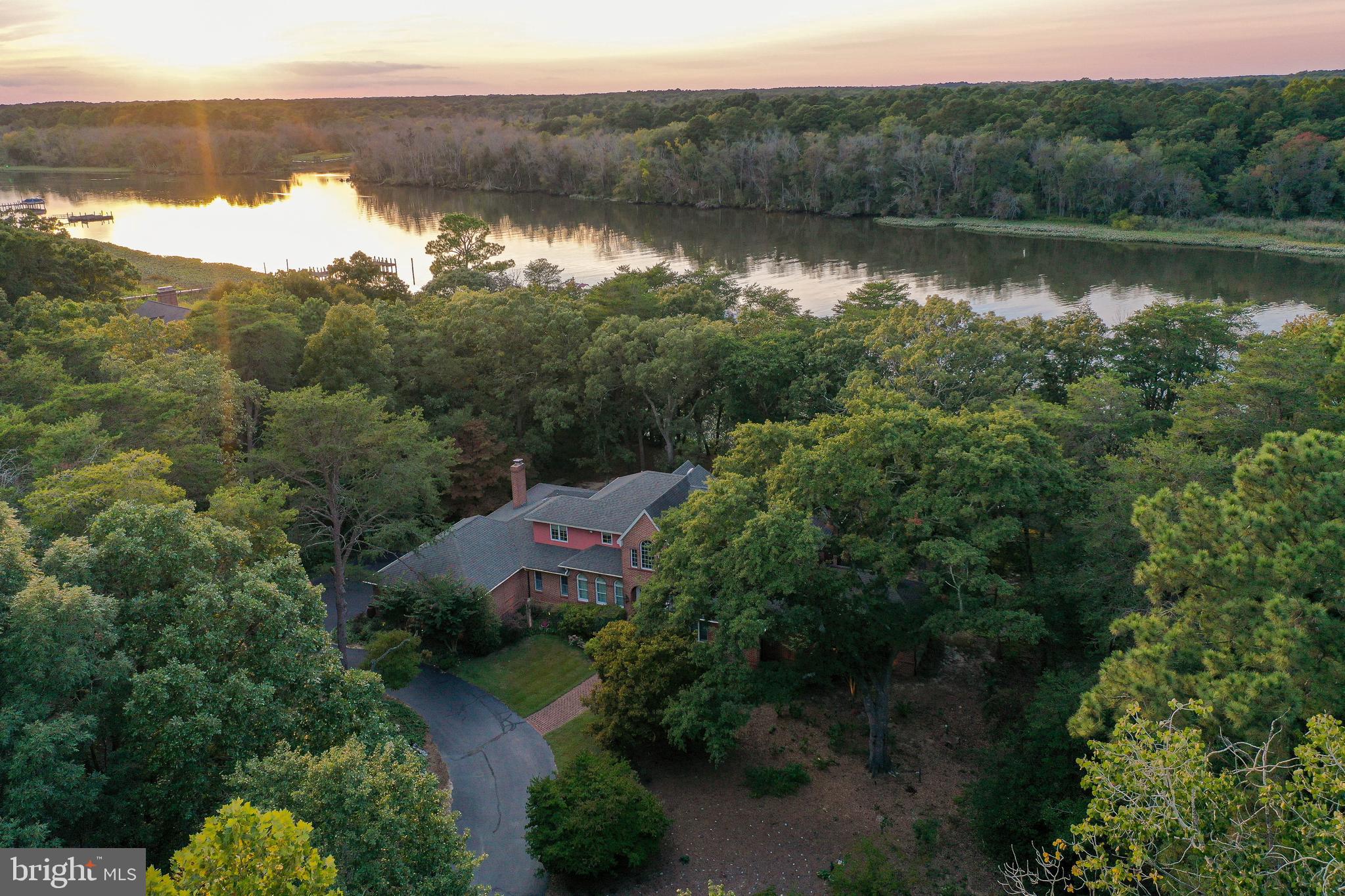 HOLLY SHORES - Residential