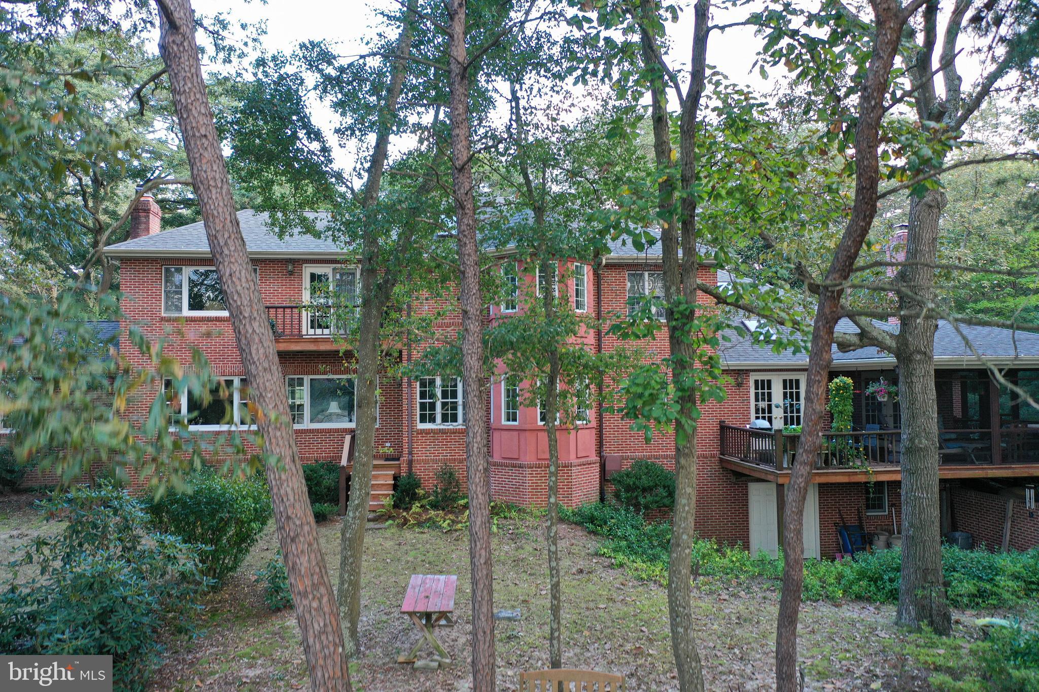 HOLLY SHORES - Residential