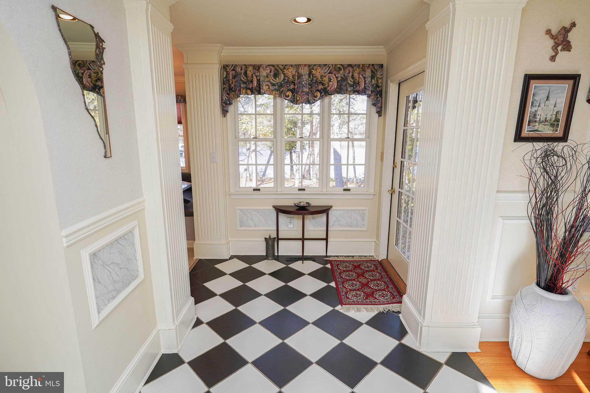 HOLLY SHORES - Residential