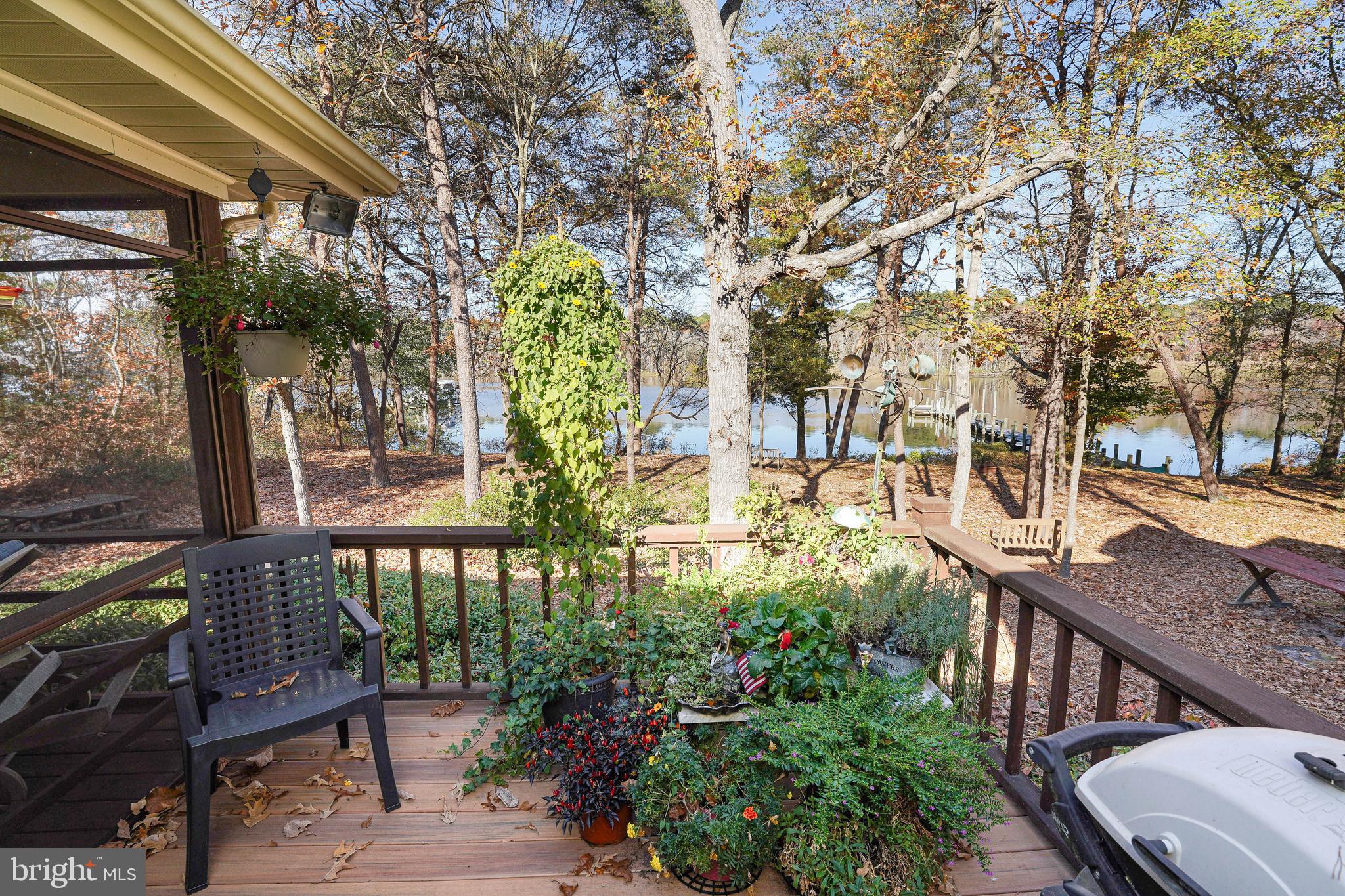 HOLLY SHORES - Residential