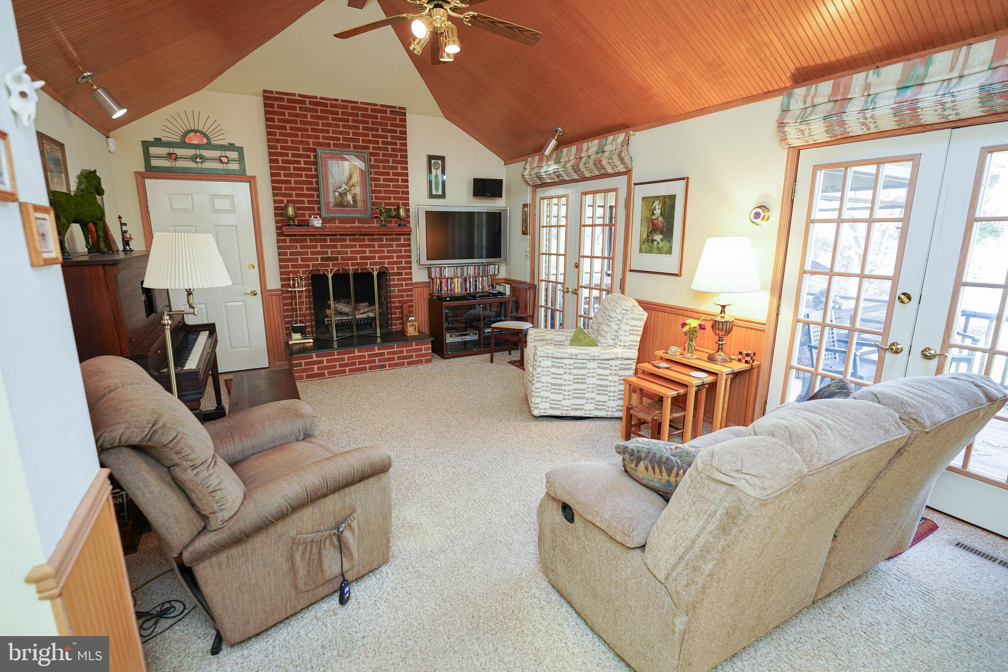 HOLLY SHORES - Residential