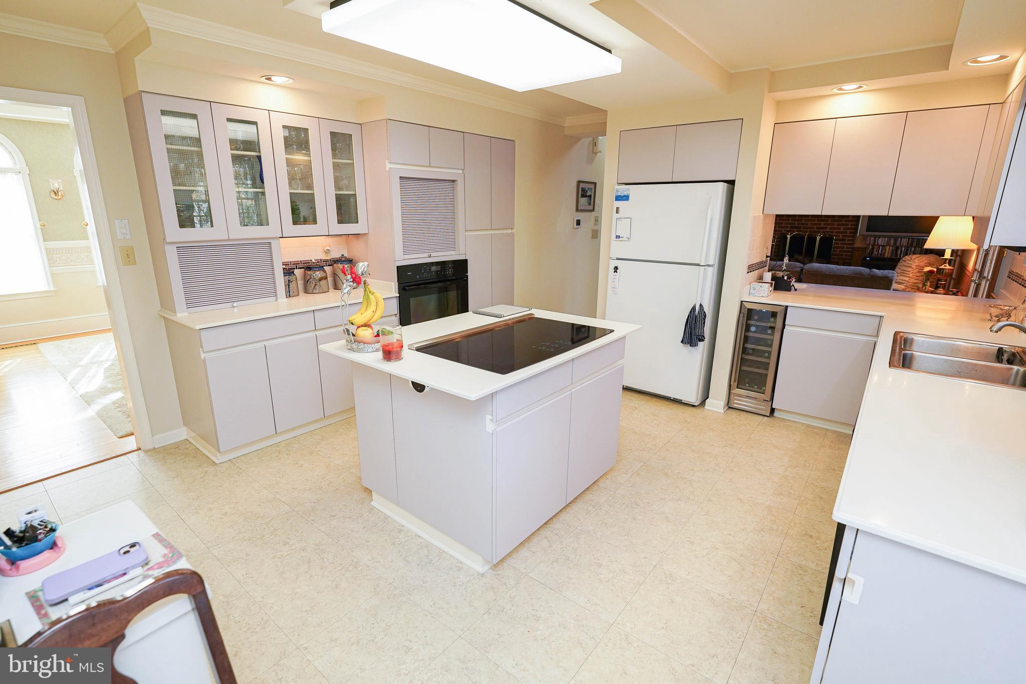 HOLLY SHORES - Residential