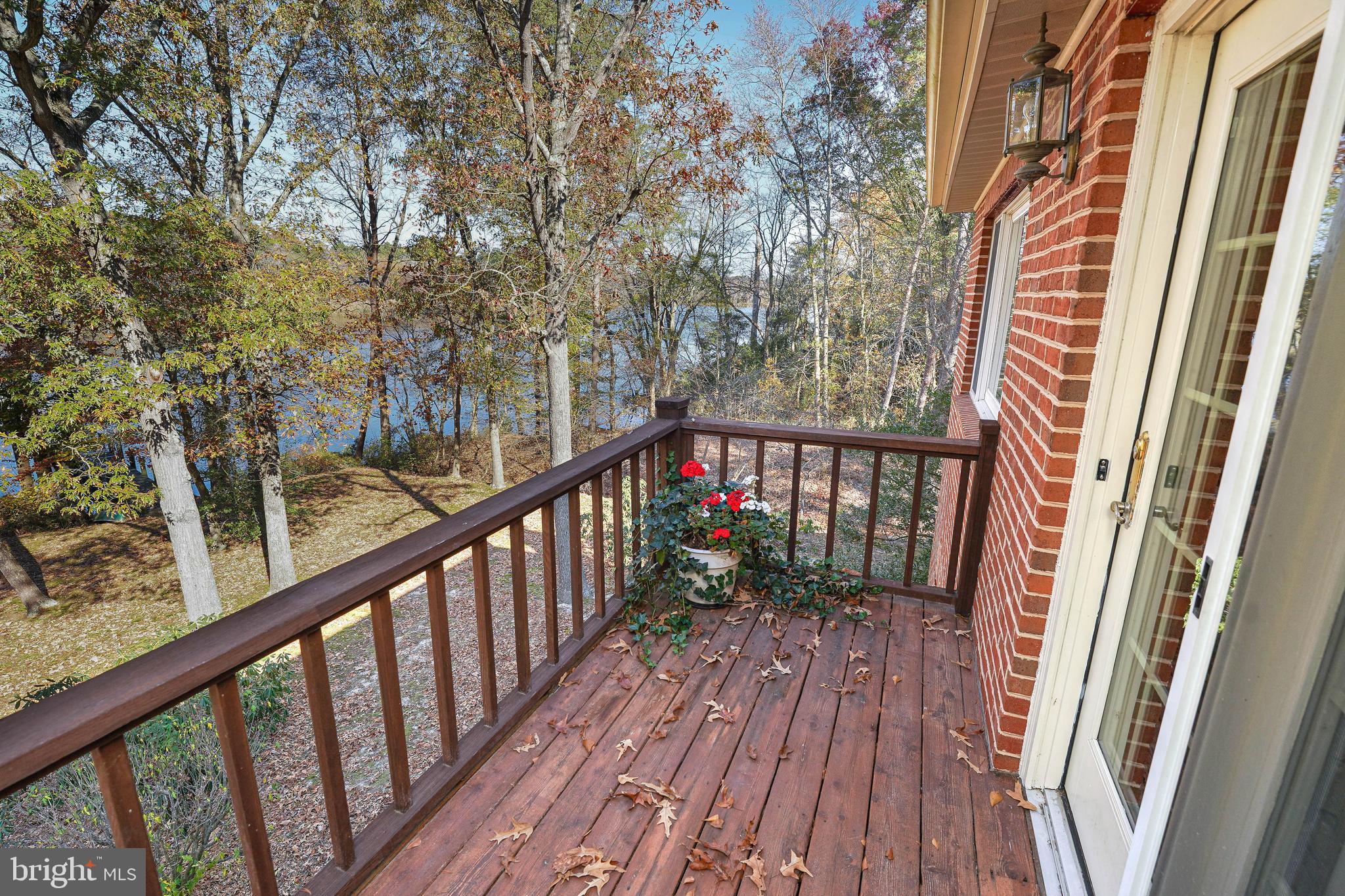 HOLLY SHORES - Residential