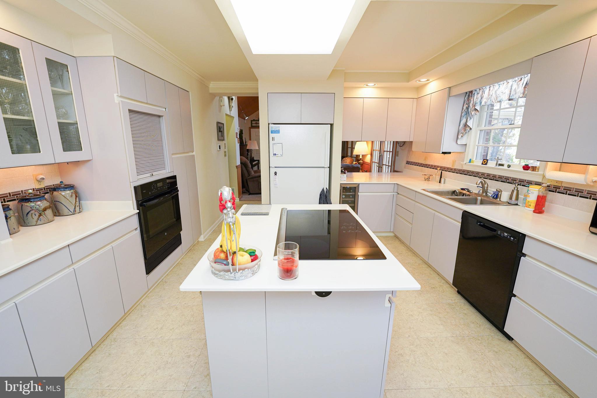 HOLLY SHORES - Residential