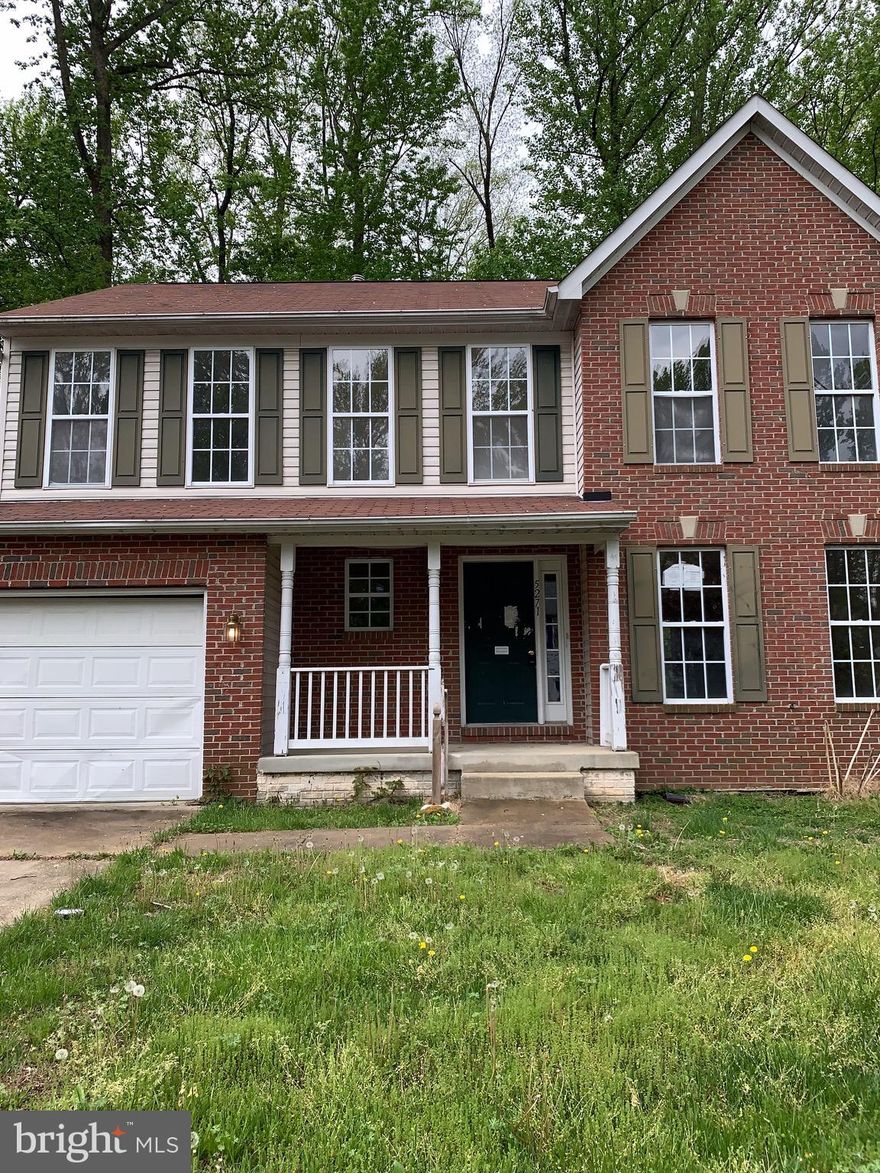 Detached home in South Hampton features 4 bedrooms, 2,5 baths, living room, dining room, eat in kitchen, family room off the kitchen, unfinished basement and two car garage. Being sold AS IS. To submit offers visit HUD Home Store. HUD Property Case Number: 241-572072.