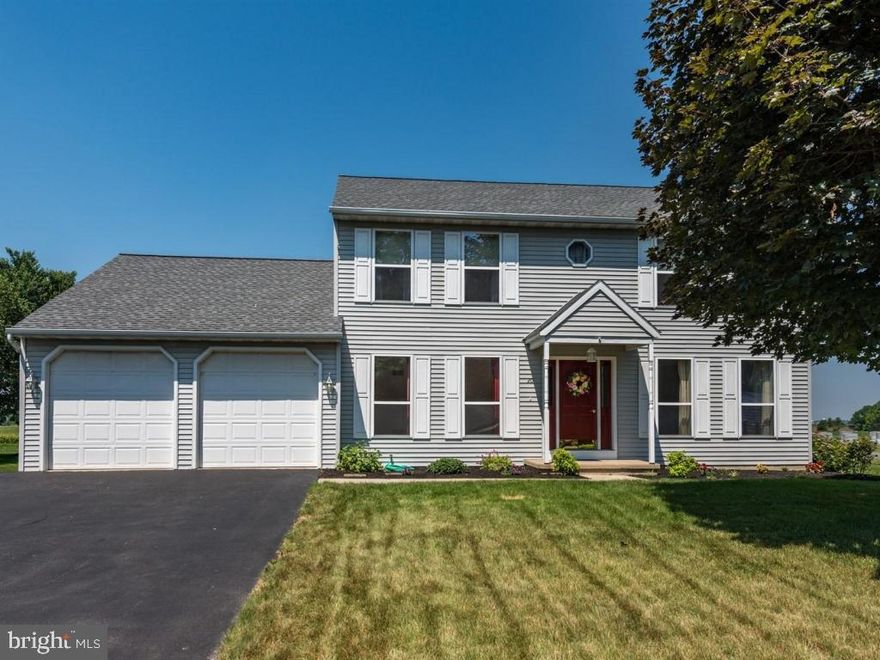 Spacious and inviting 2 story with 7 Ft. wide foyer, gorgeous solid cherry kitchen, granite counter tops and ceramic tile backsplash. Heat/air replaced in 2014, new roof in 2011. 13x19 master bedroom suite with walk-in closet and whirlpool tub. Gas fireplace in the 21x13 first floor family room. all appliances included.
