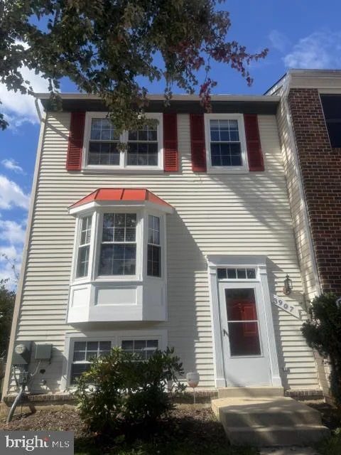3907 Emblem Corner