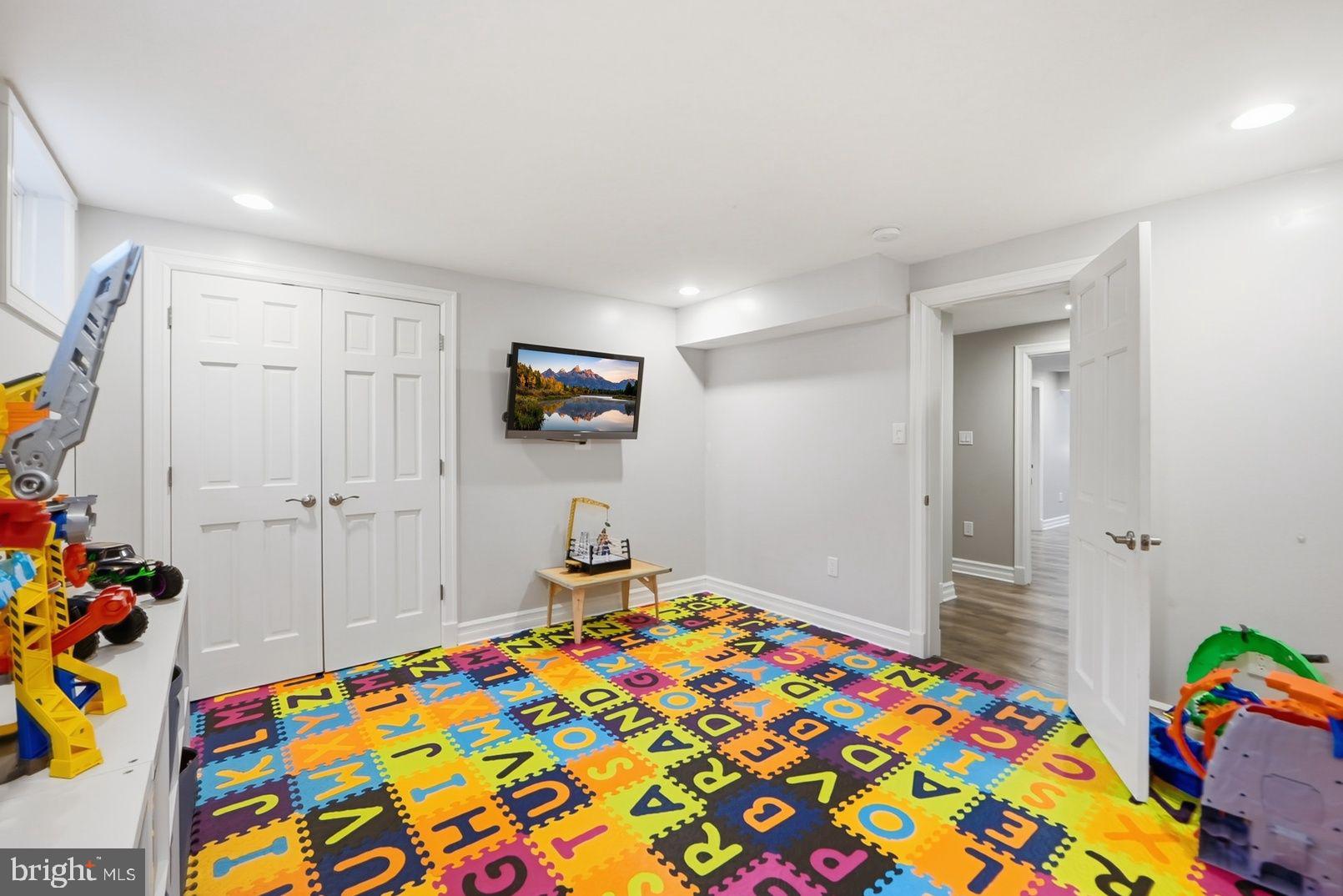 BURKE CENTRE - Residential