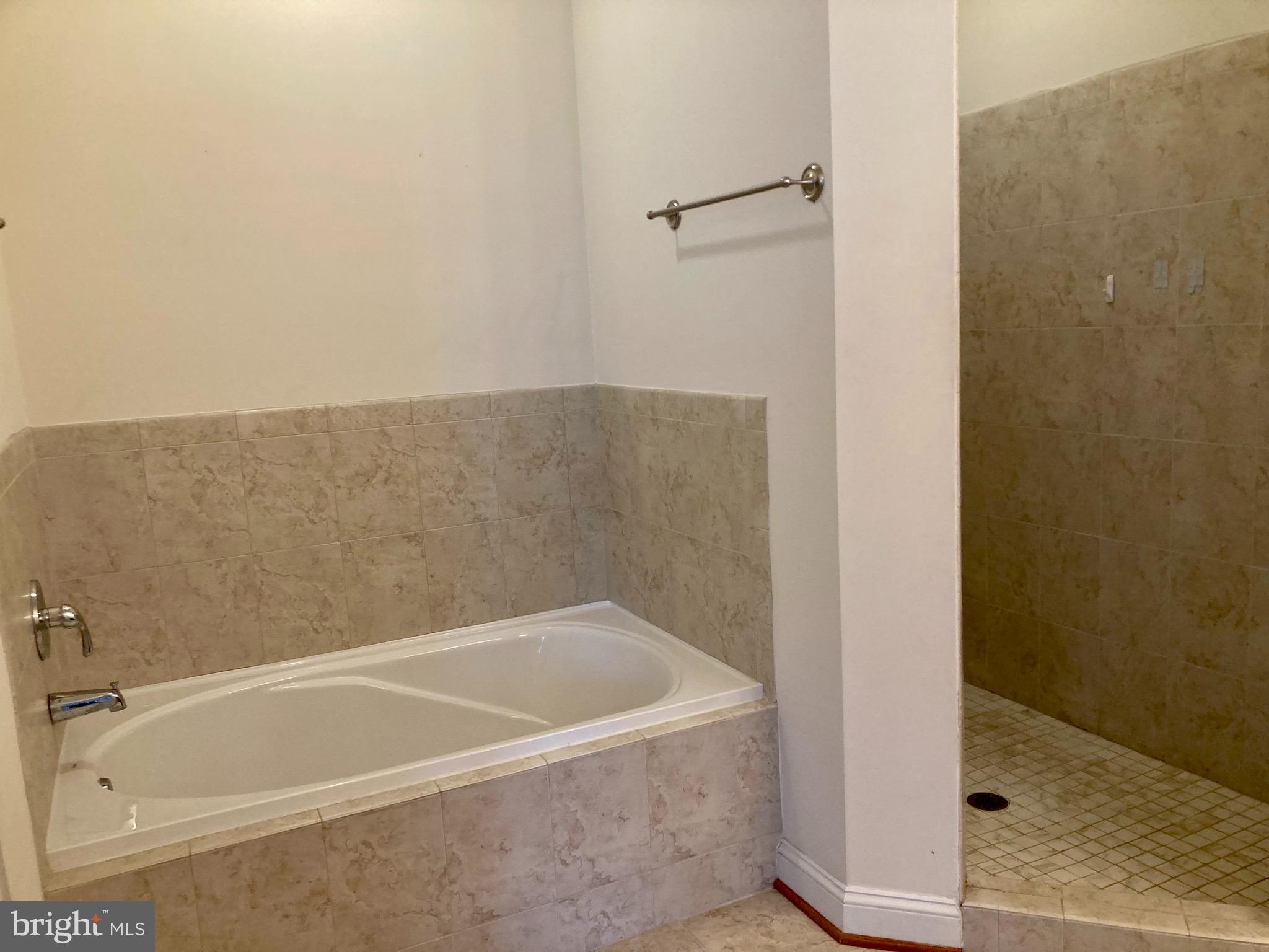 CENTENNIAL COMMONS - Residential Lease