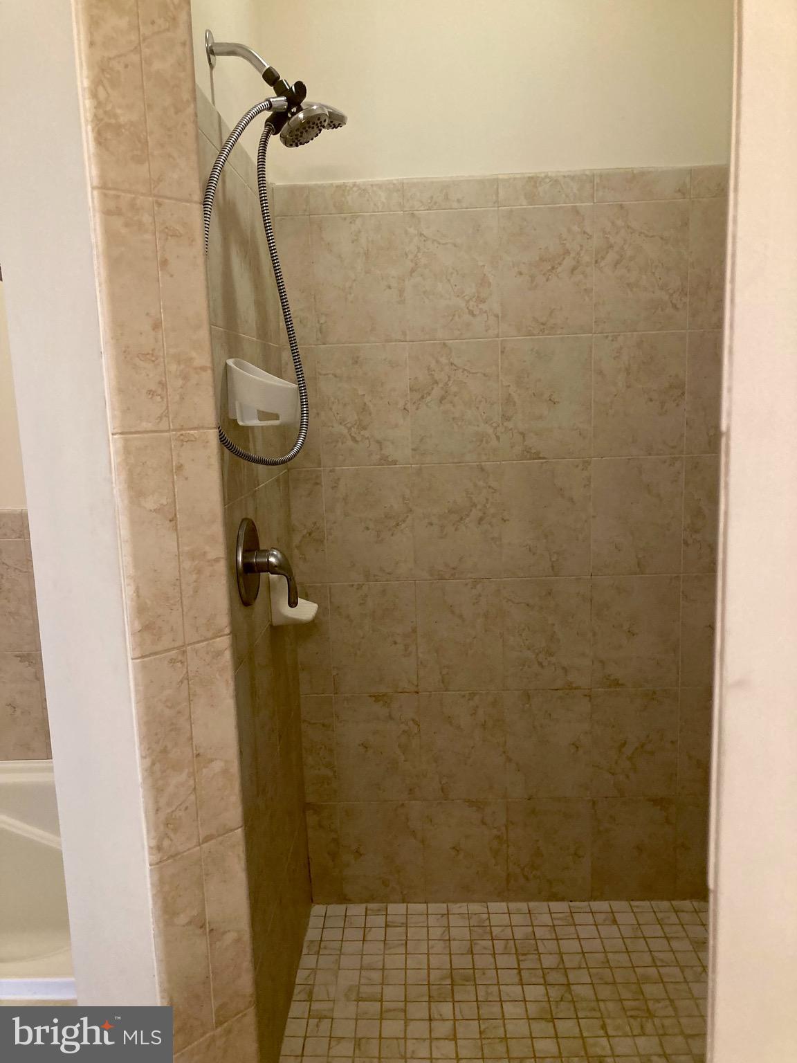 CENTENNIAL COMMONS - Residential Lease