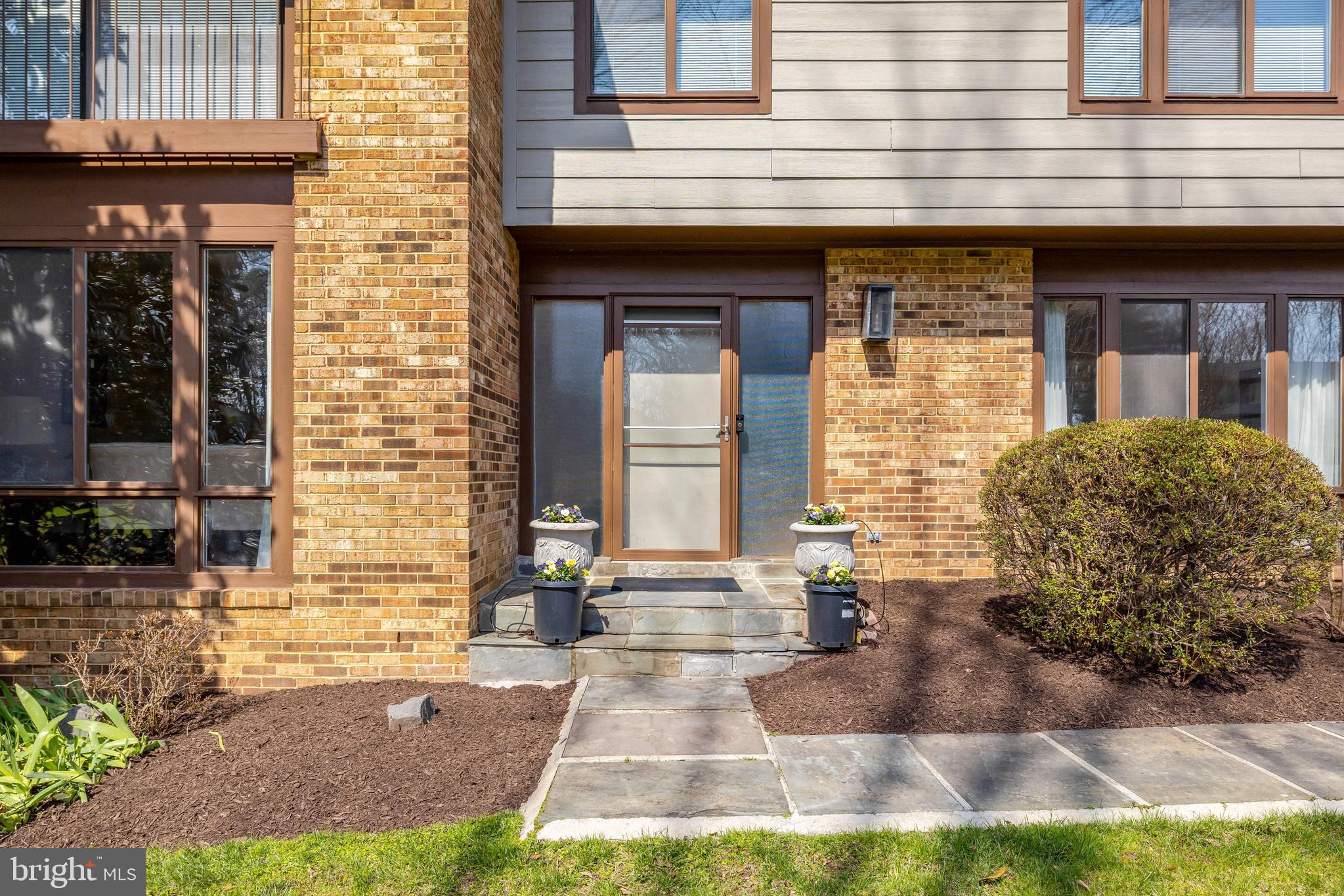 9122 CRICKLEWOOD COURT