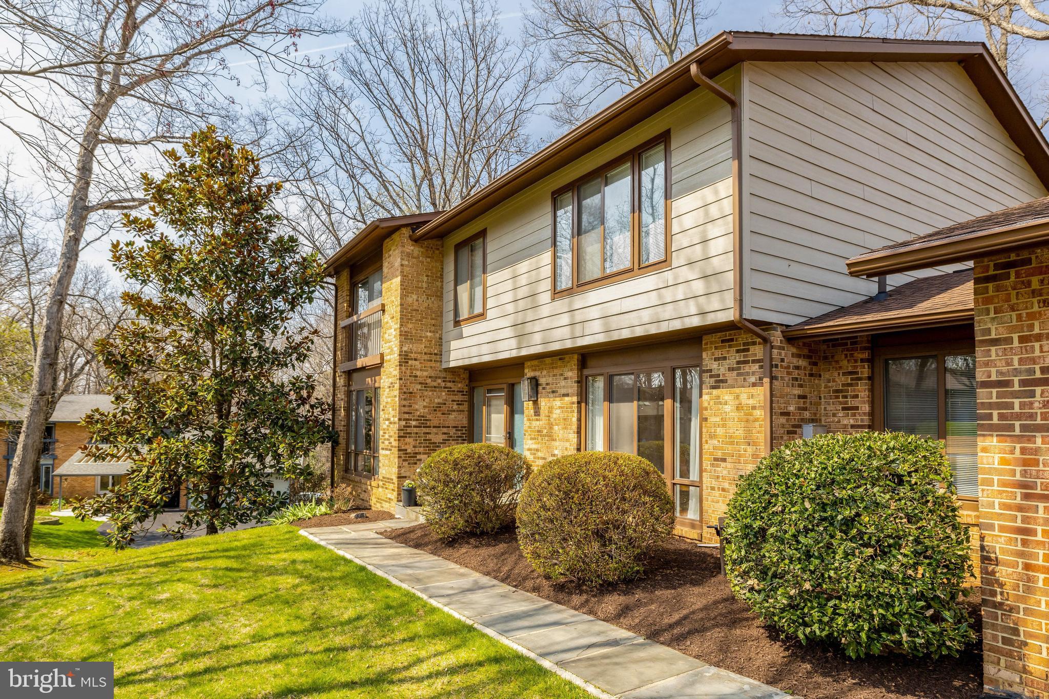 9122 CRICKLEWOOD COURT