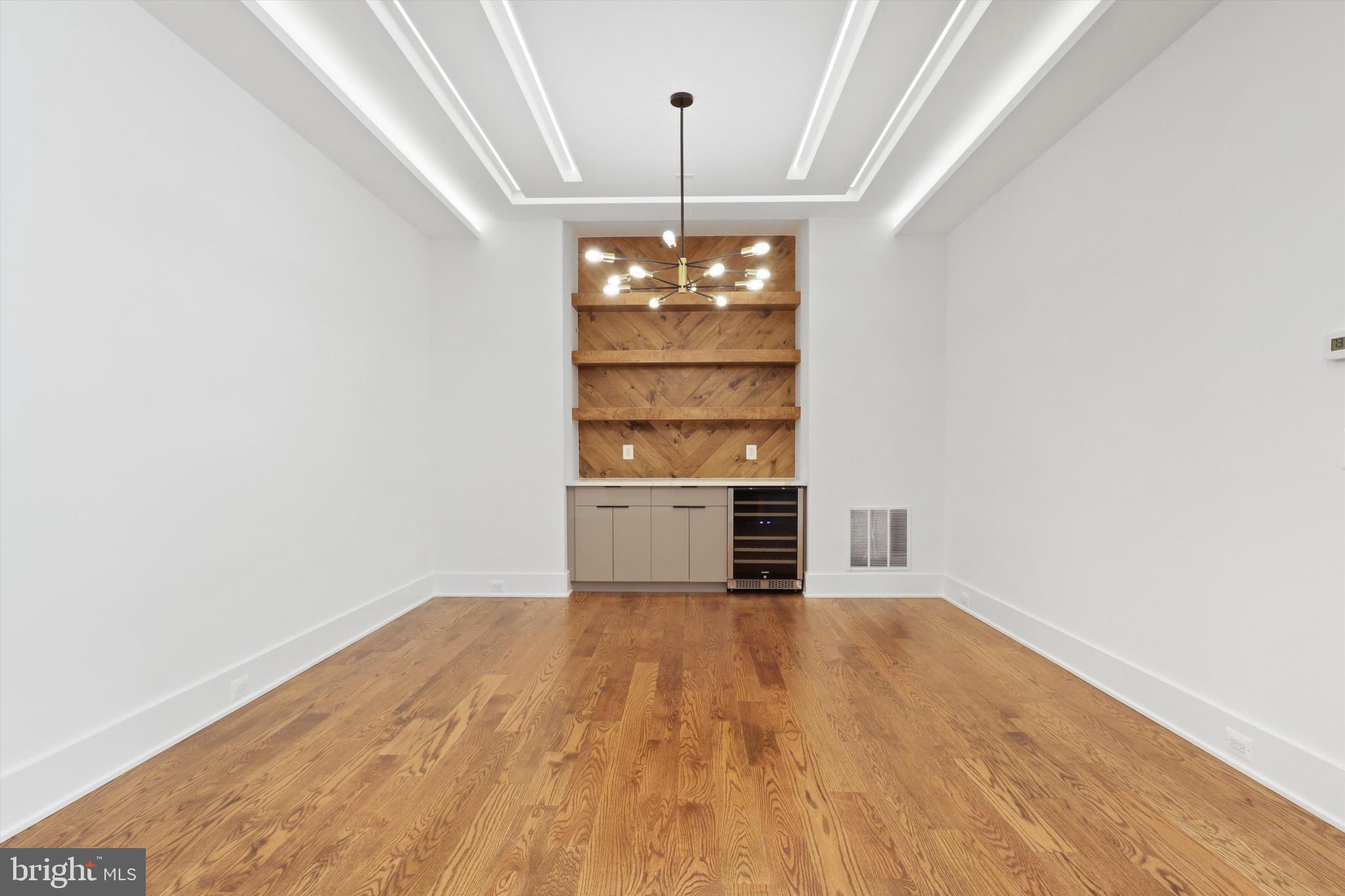 WESTWOOD MANOR - Residential