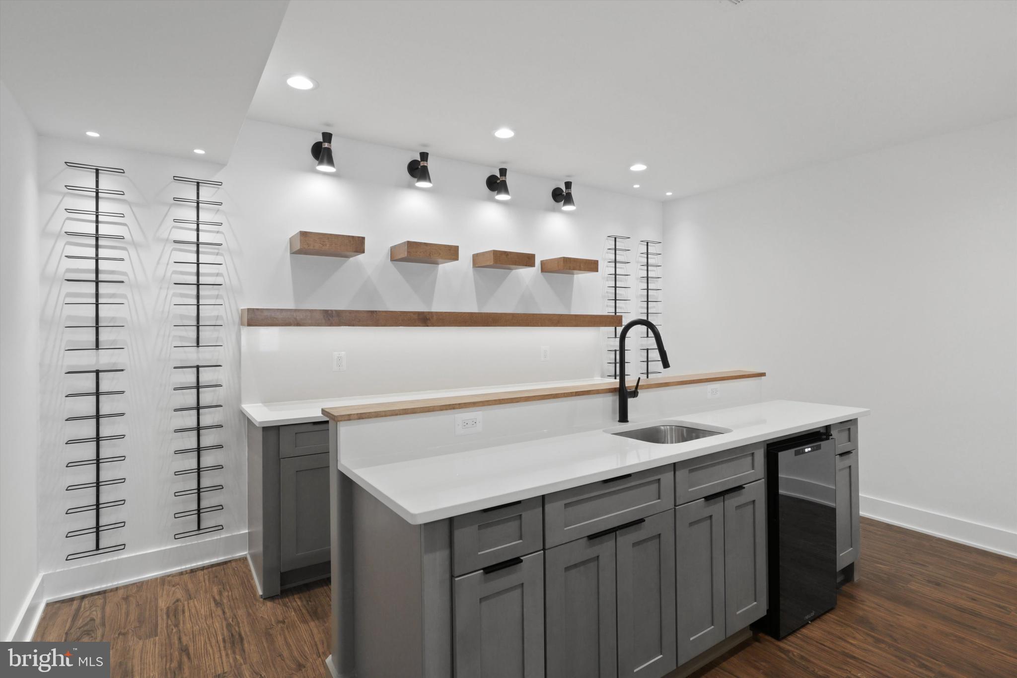 WESTWOOD MANOR - Residential