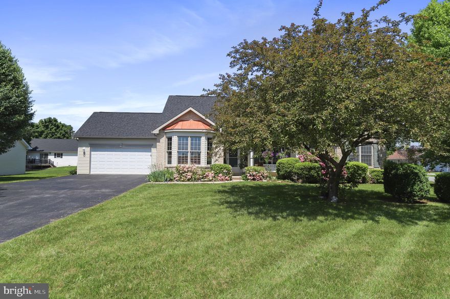 Well kept Rancher in Spring Mills. Large open floor plan, formal LR, DR, family room with gas fireplace off the kitchen. Separate laundry/mud room from garage to kitchen, pantry and much more. Laminate wood flooring throughout property. Doors leading to rear fenced in yard. Covered front porch. Primary bedroom is large enough for sitting area with walk in closet. Ample closet and storage space throughout the house. Walking distance to community pool, tennis, nature trail, playground and gazebo.
New stove, new hood vent above stove, new toilets, new ice maker in fridge.