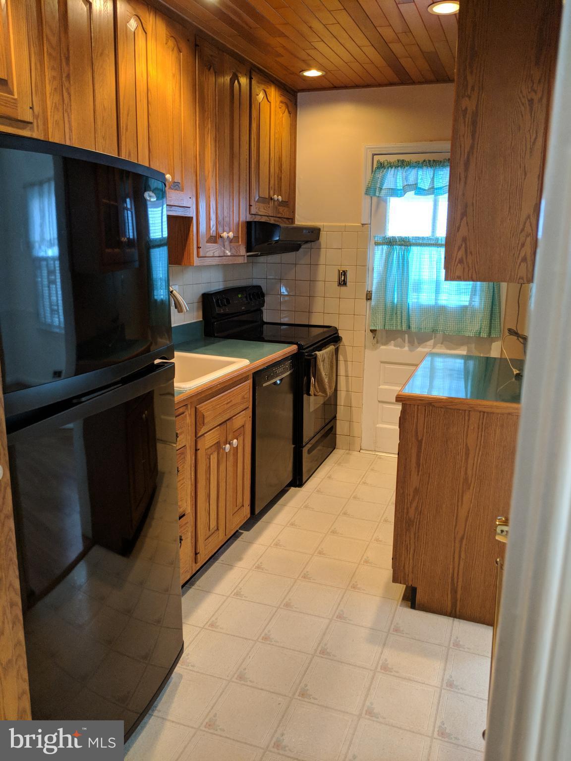 HILLENDALE FARMS - Residential Lease