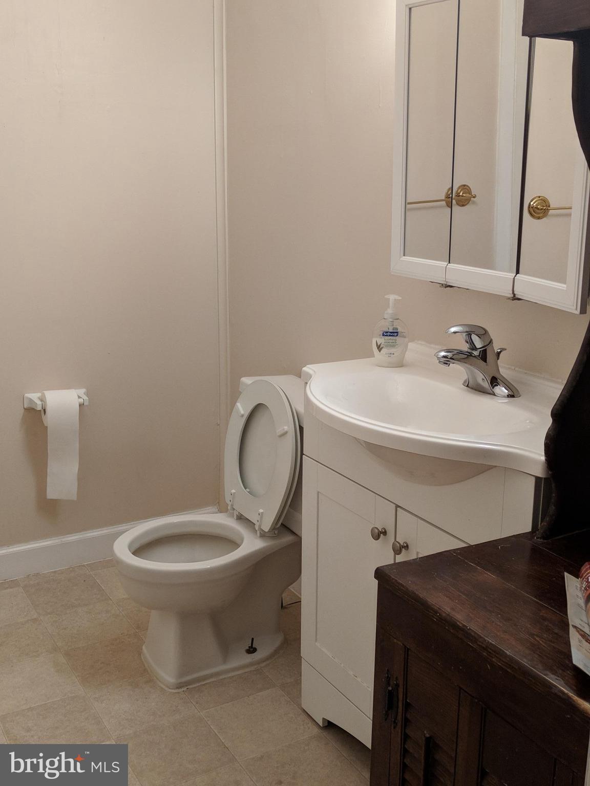 HILLENDALE FARMS - Residential Lease