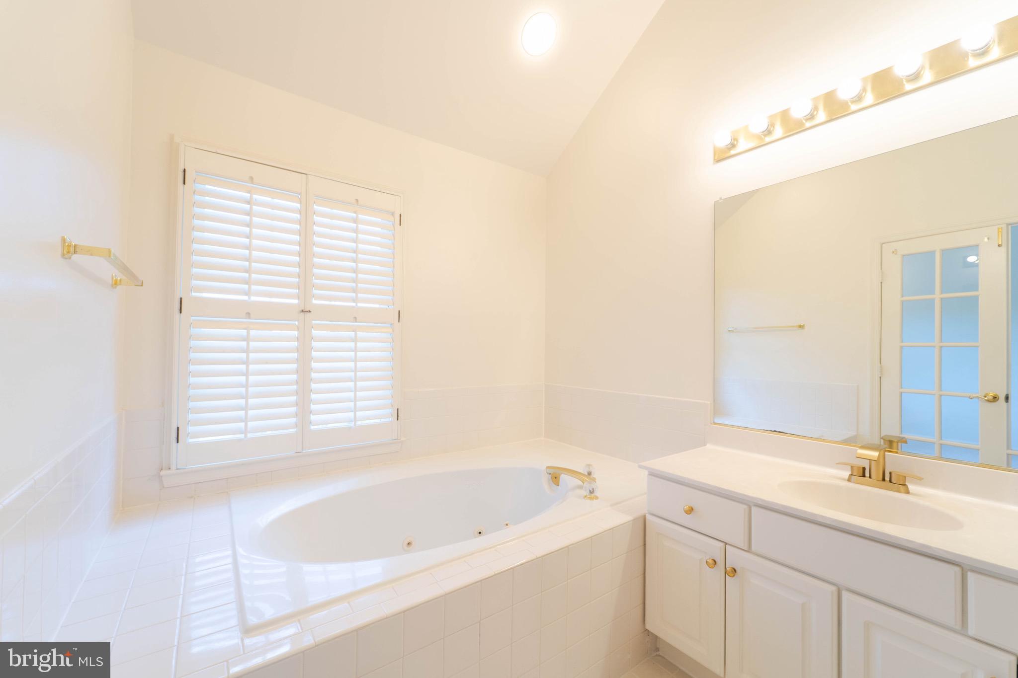 ASHLAWN RIDGE - Residential