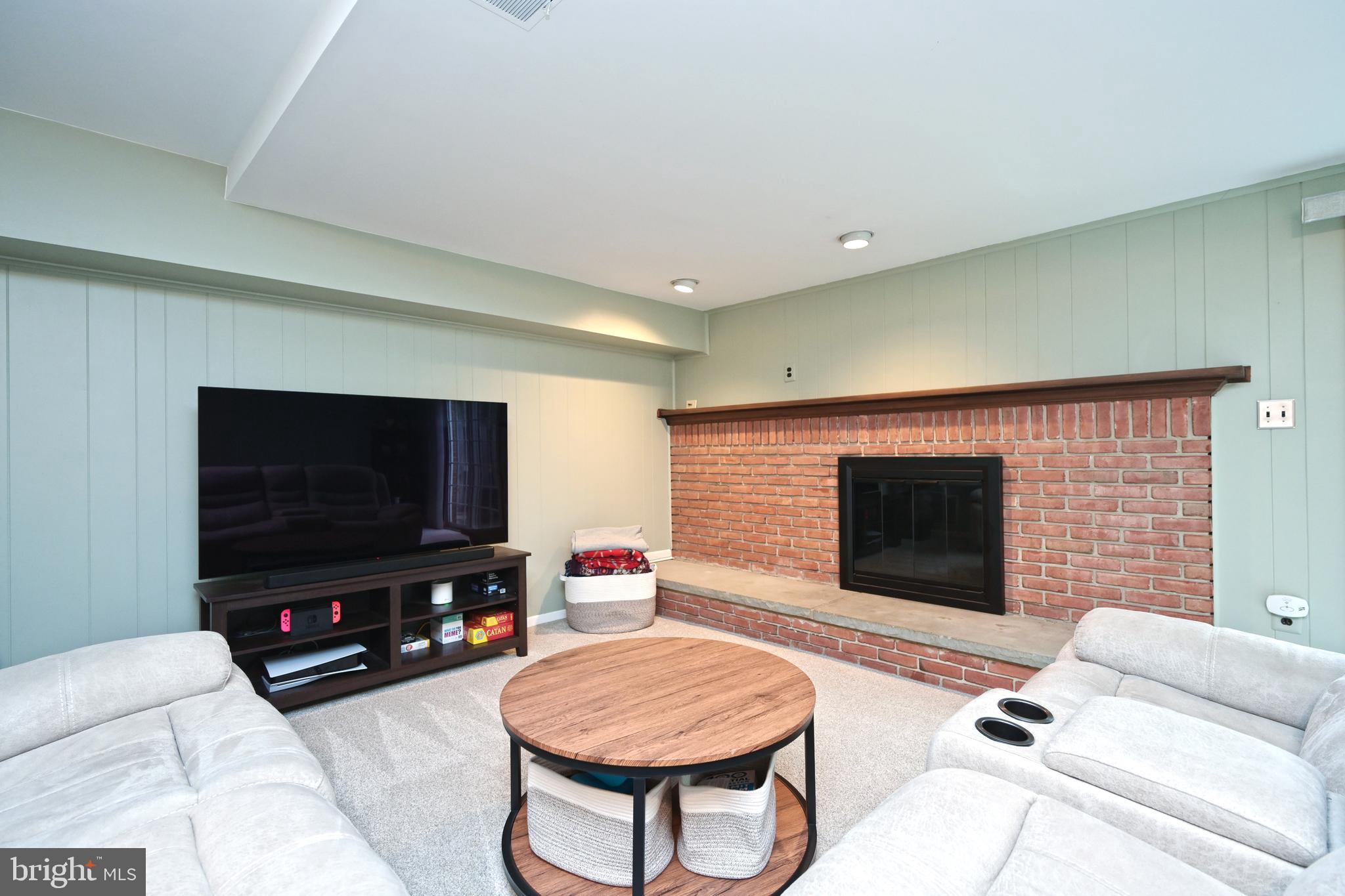 GREENTREE VILLAGE - Residential Lease