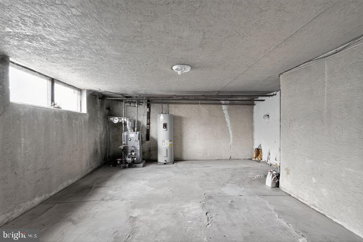 WEST OAK LANE - Residential Lease