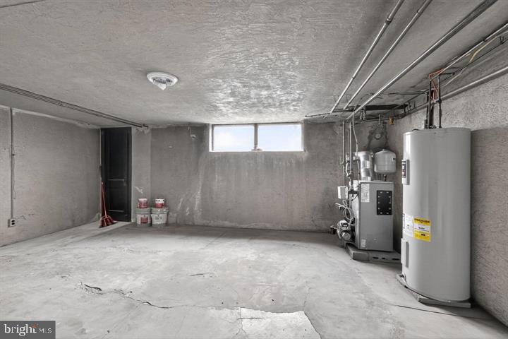 WEST OAK LANE - Residential Lease