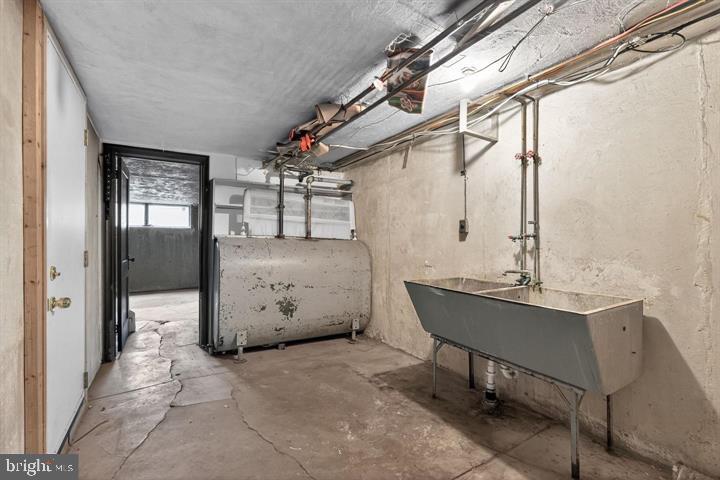 WEST OAK LANE - Residential Lease