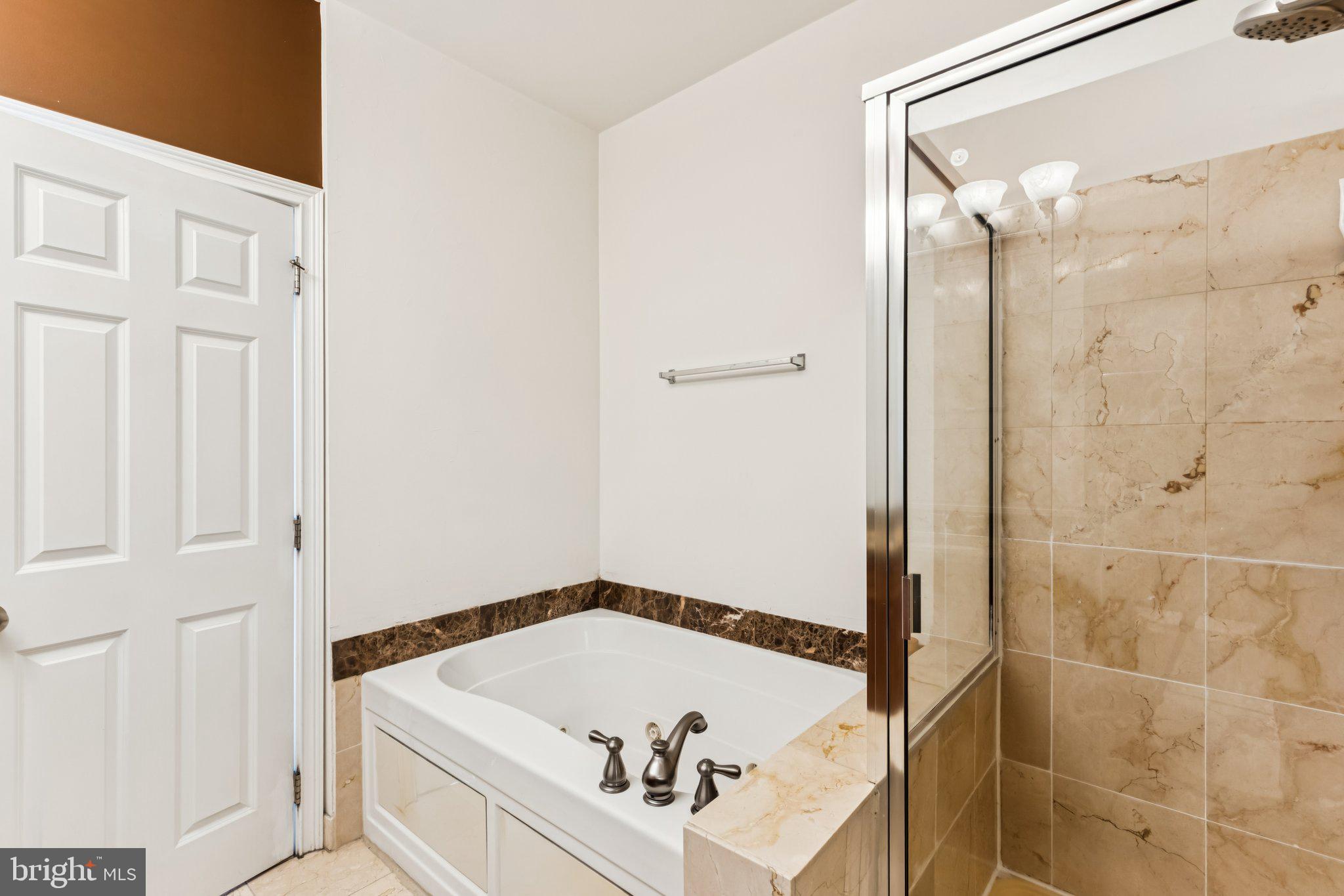 NAVAL SQUARE - Residential