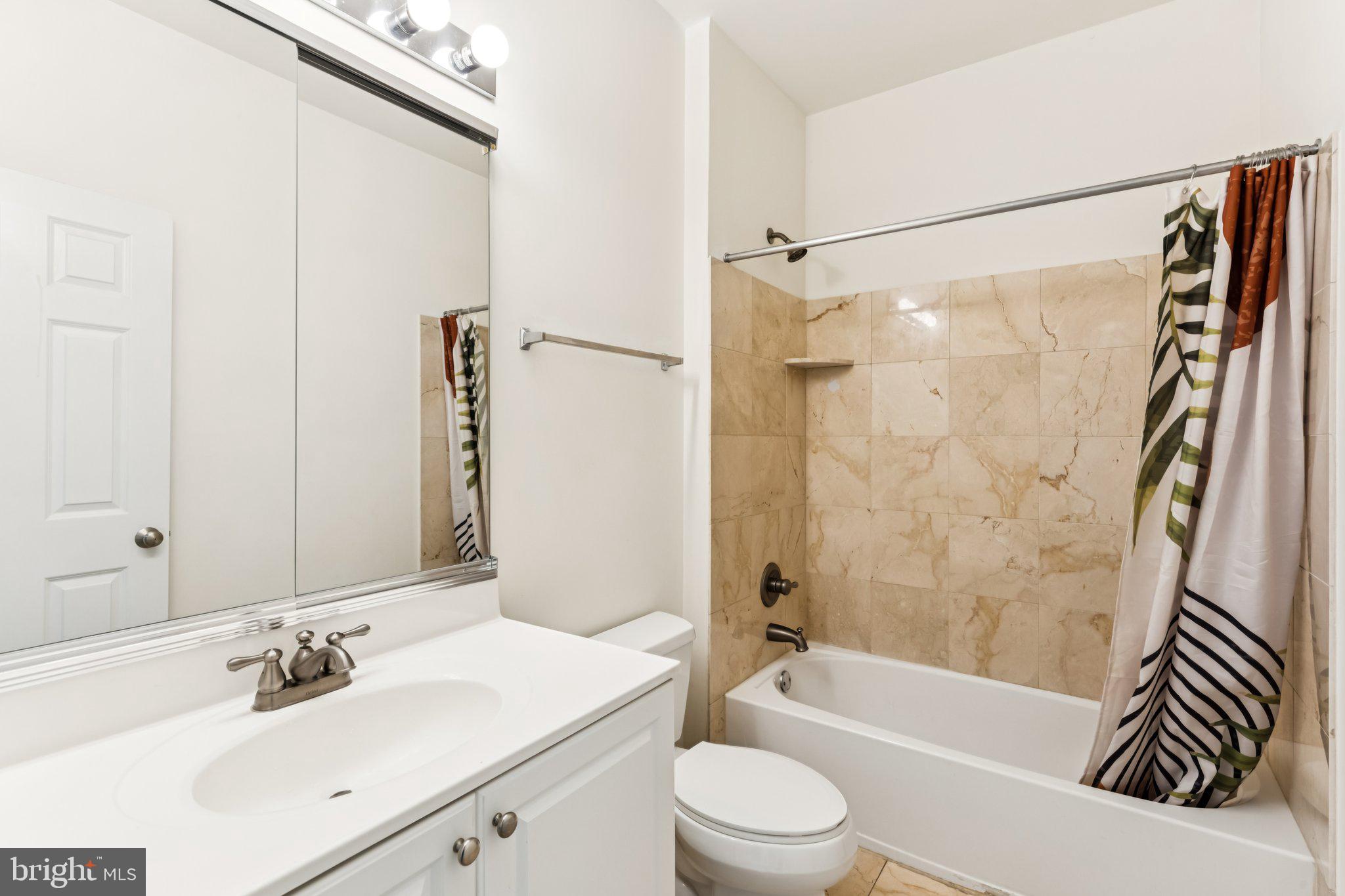 NAVAL SQUARE - Residential