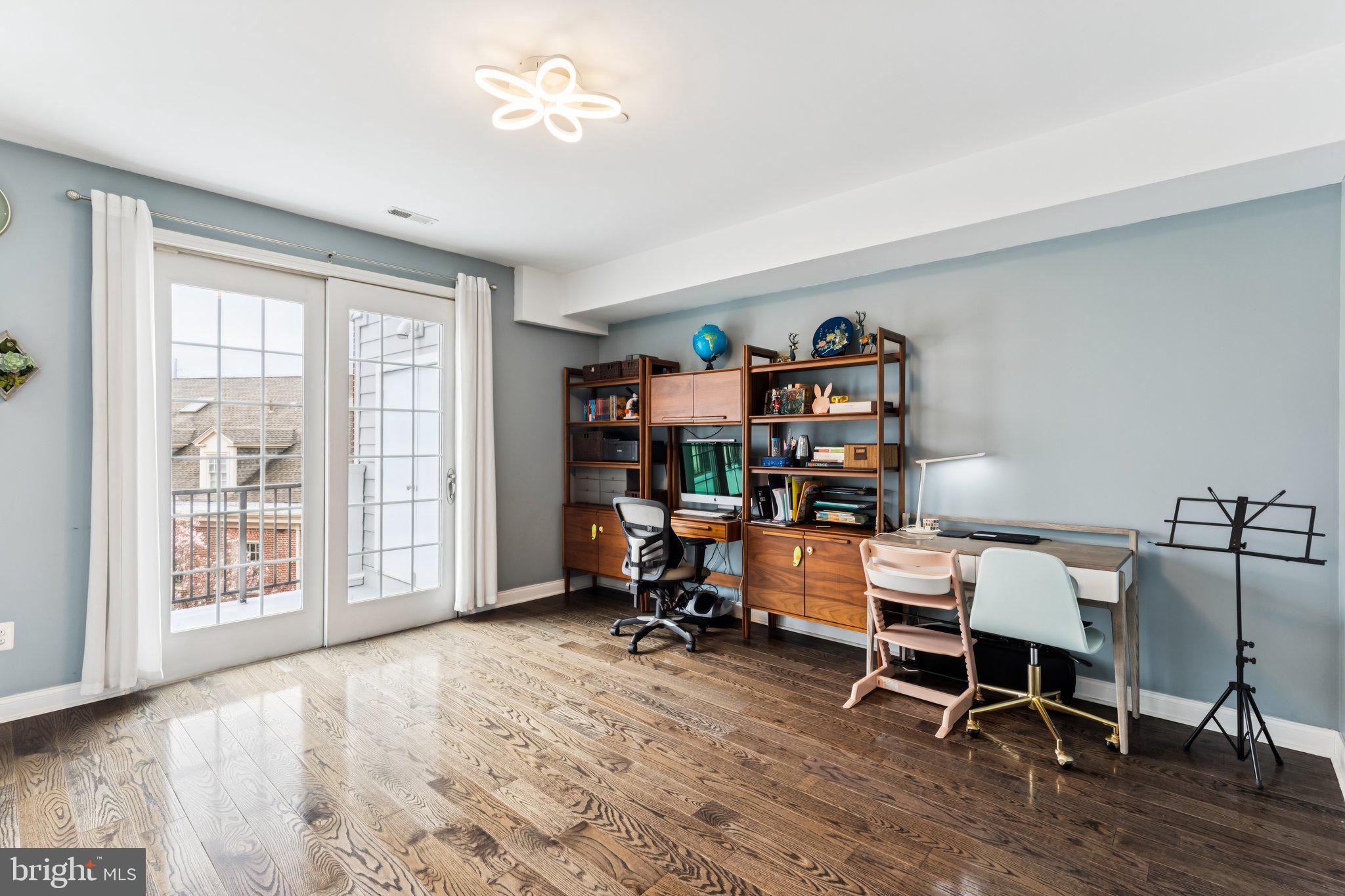 NAVAL SQUARE - Residential