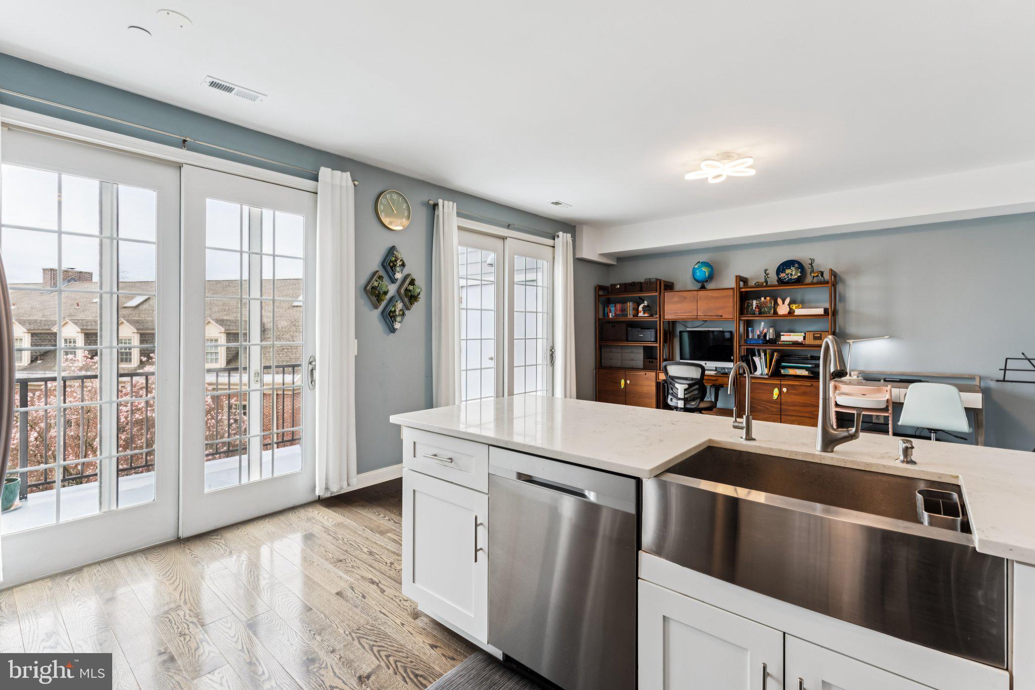 NAVAL SQUARE - Residential