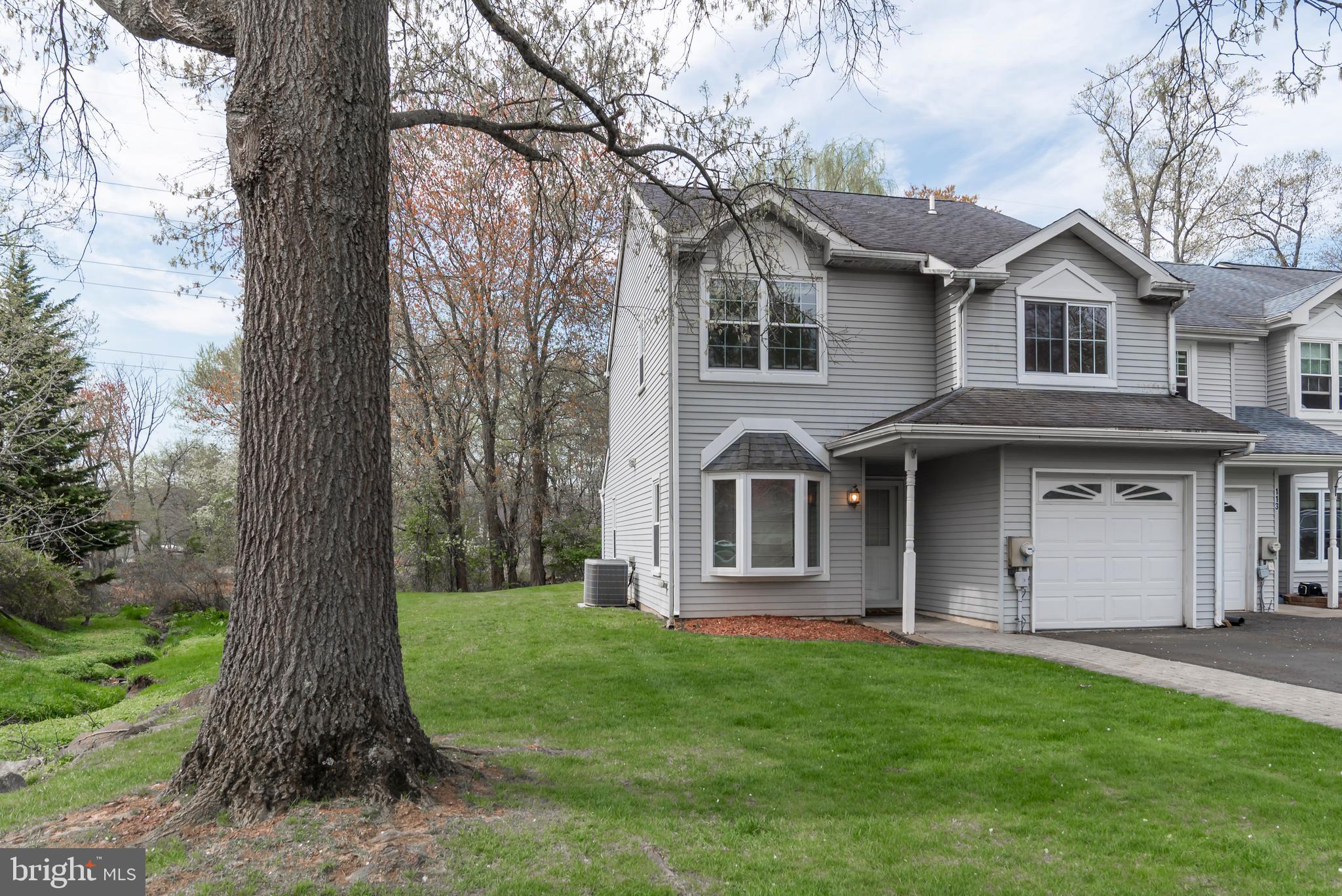 SAW MILL VALLEY - Residential