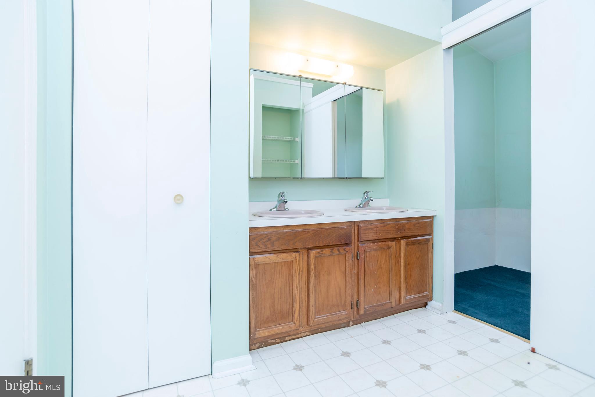 SAW MILL VALLEY - Residential