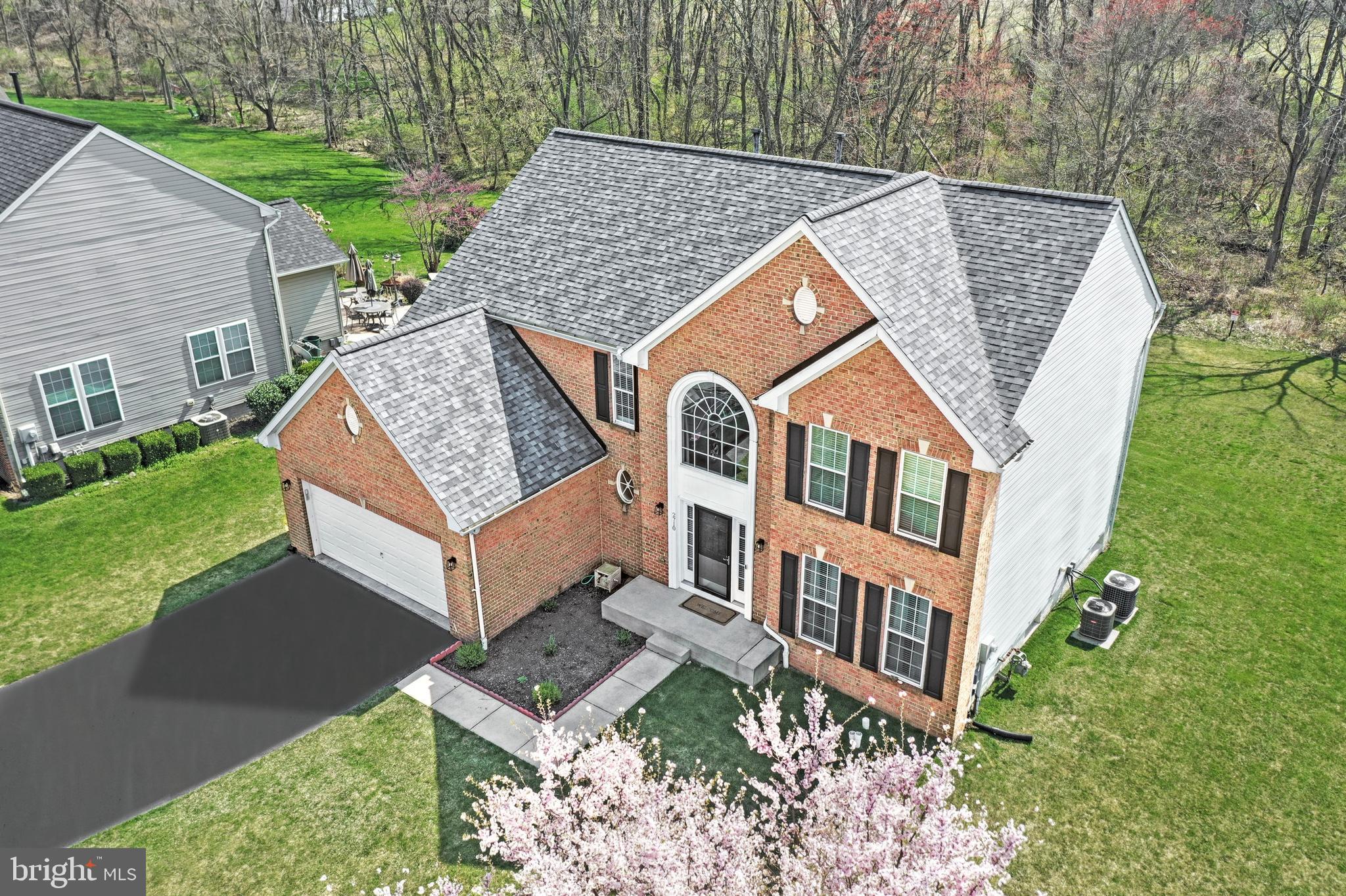 THISTLE DOWNS - Residential