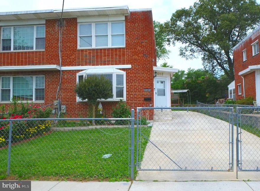 Beautiful 3-level semi-detached colonial. Well-Maintained with hardwood floors on top level, living room, and dining area. Great location, walking distance to shopping and public transportation. Driveway can park 4 cars plus street parking. No HOA. A MUST SEE!!!