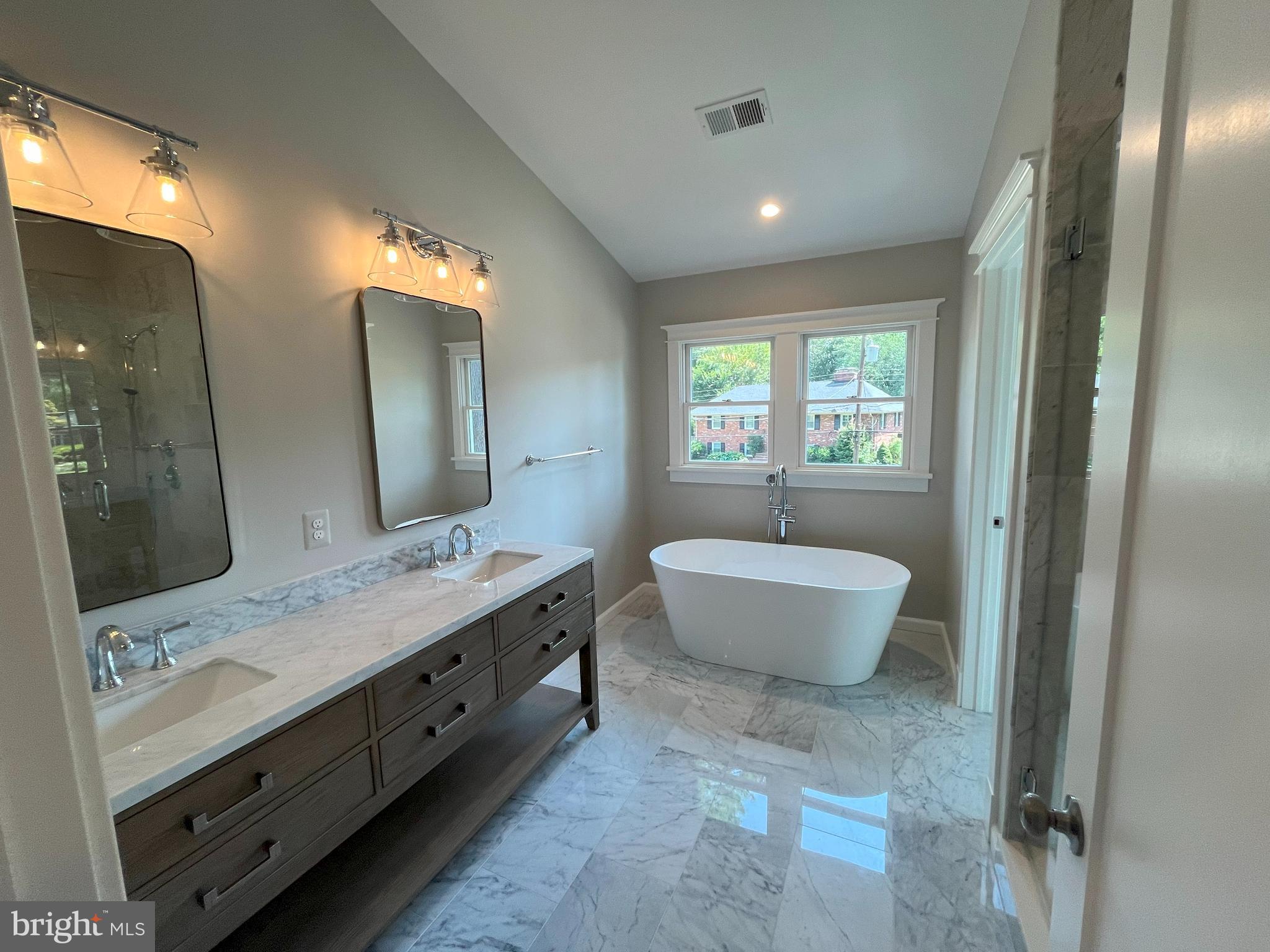 WAYNEWOOD - Residential