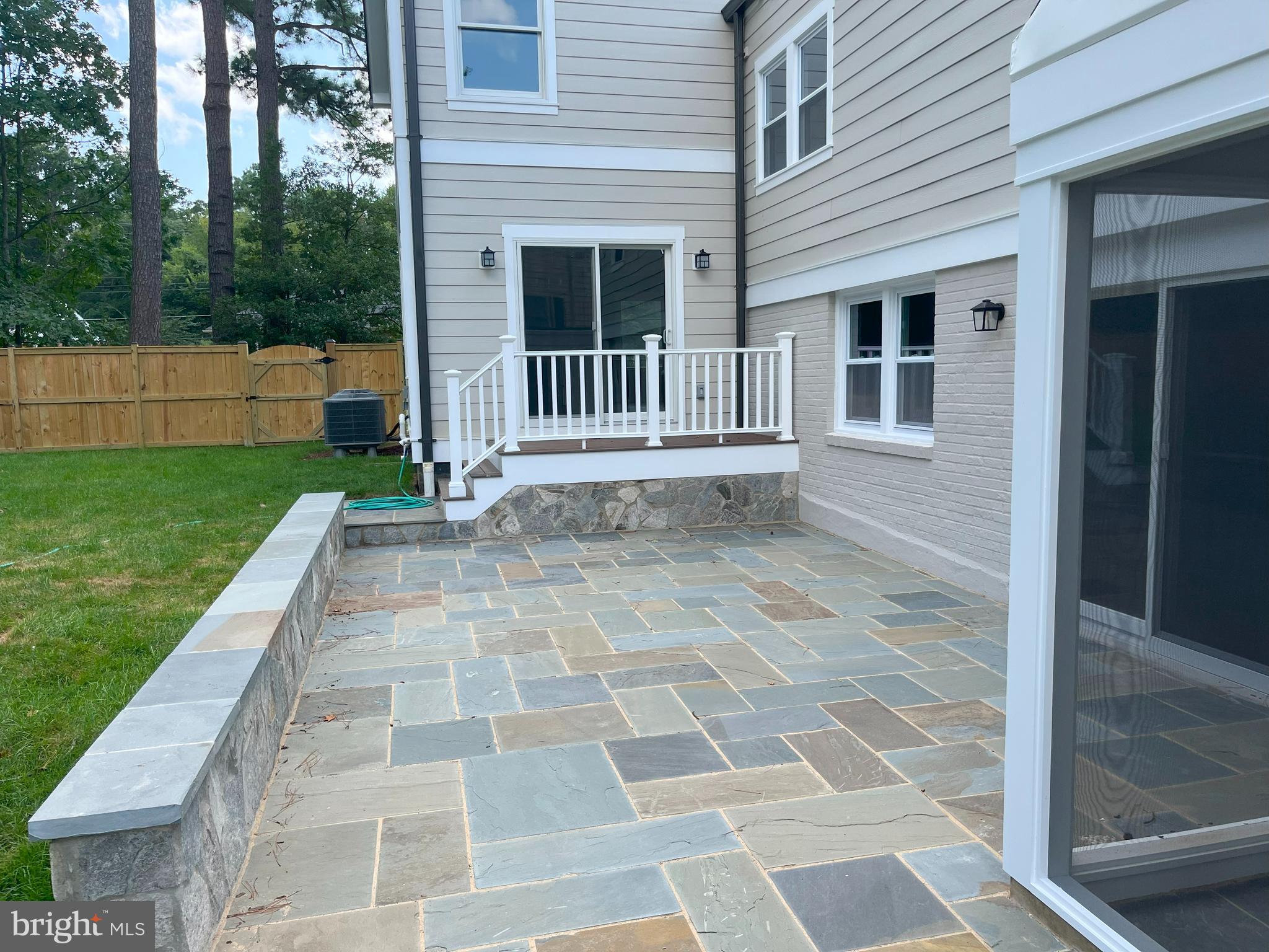 WAYNEWOOD - Residential