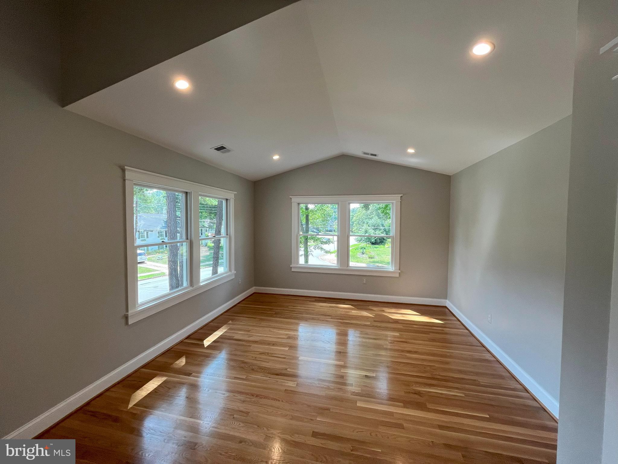 WAYNEWOOD - Residential