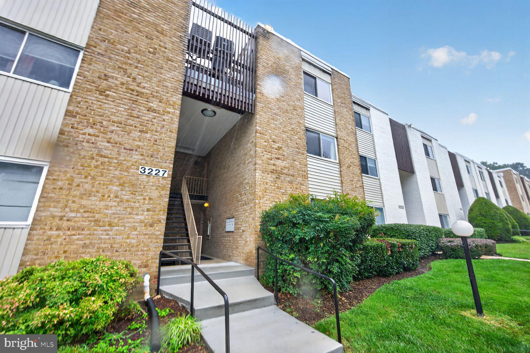 3227 UNIVERSITY BOULEVARD W G 21