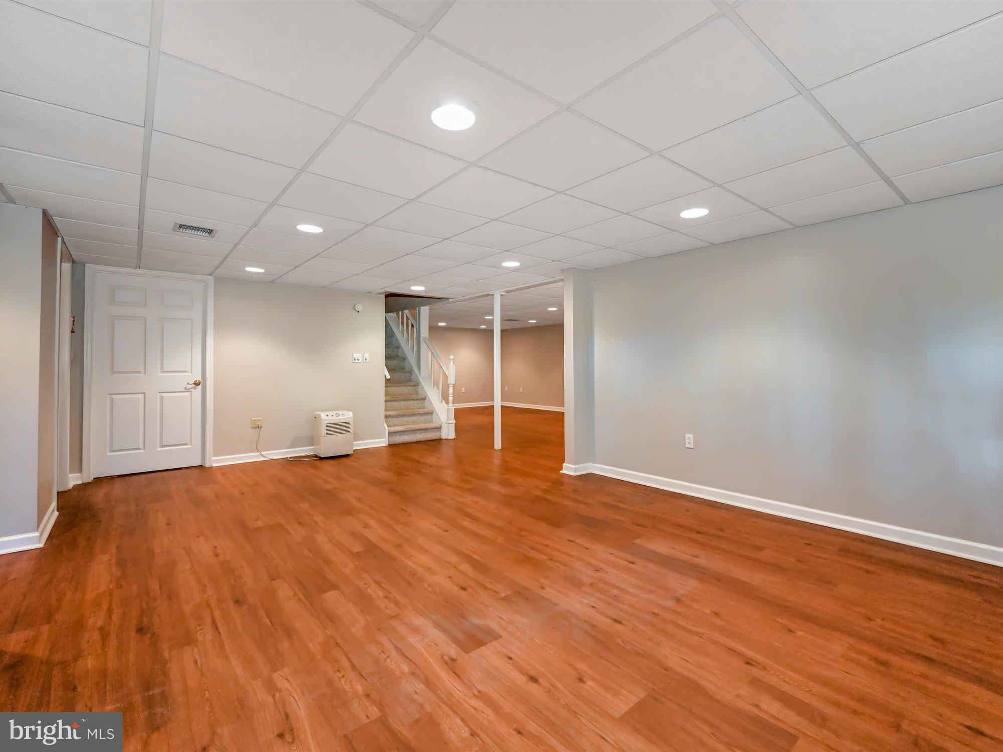 LAUREL WOODS - Residential