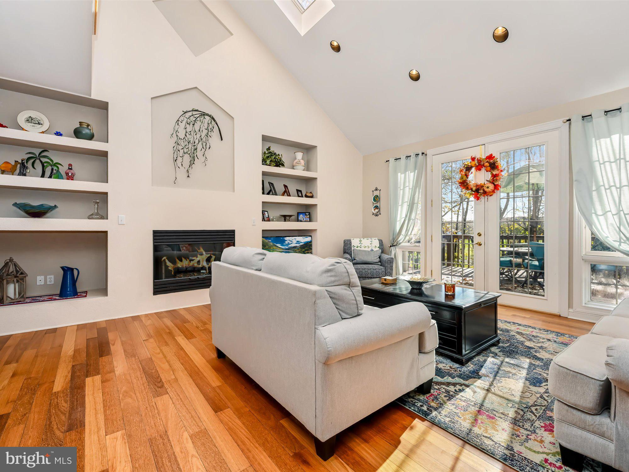 LAUREL WOODS - Residential