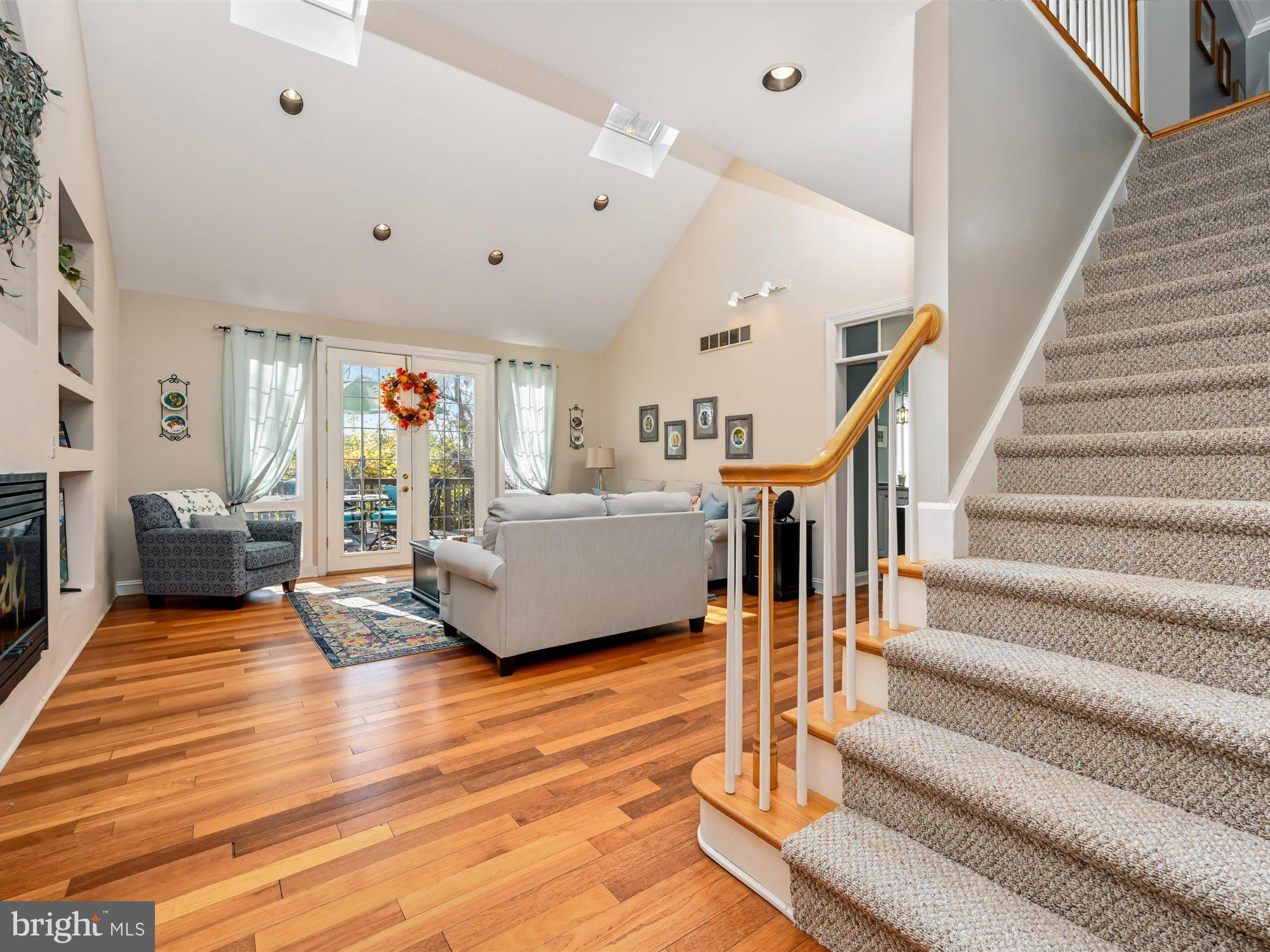 LAUREL WOODS - Residential